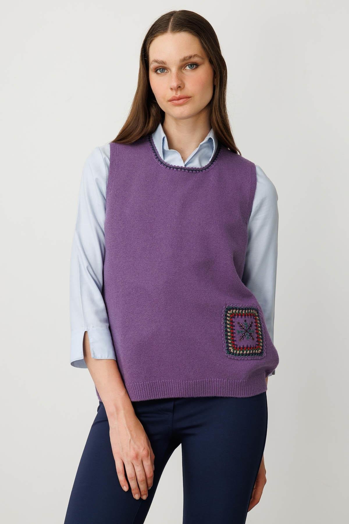 25200Kadın Sıfır Yaka Cebi ve Yakası Renkli Tığlamalı Yün Süveter Mor