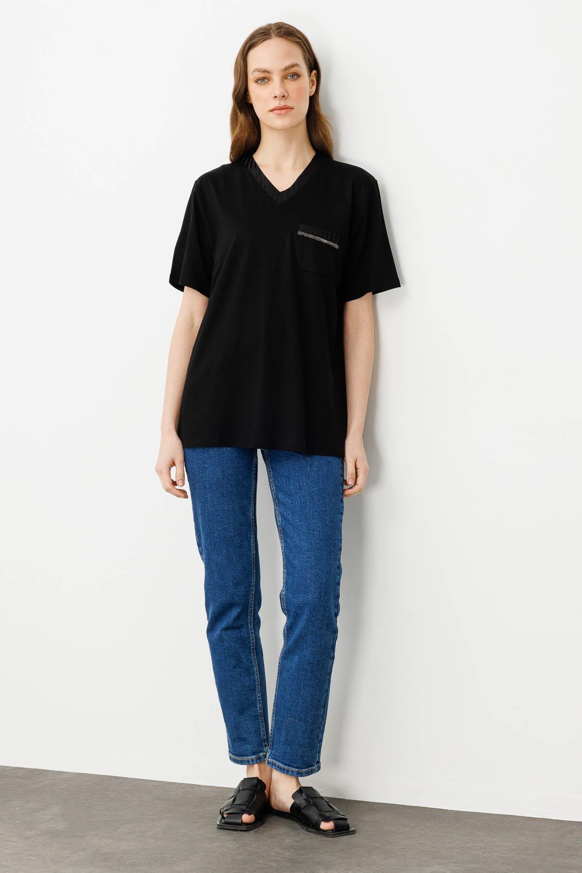 25761Kadın Sıfır Yaka Cebi ve Yakası Simli Penye T-shirt Siyah