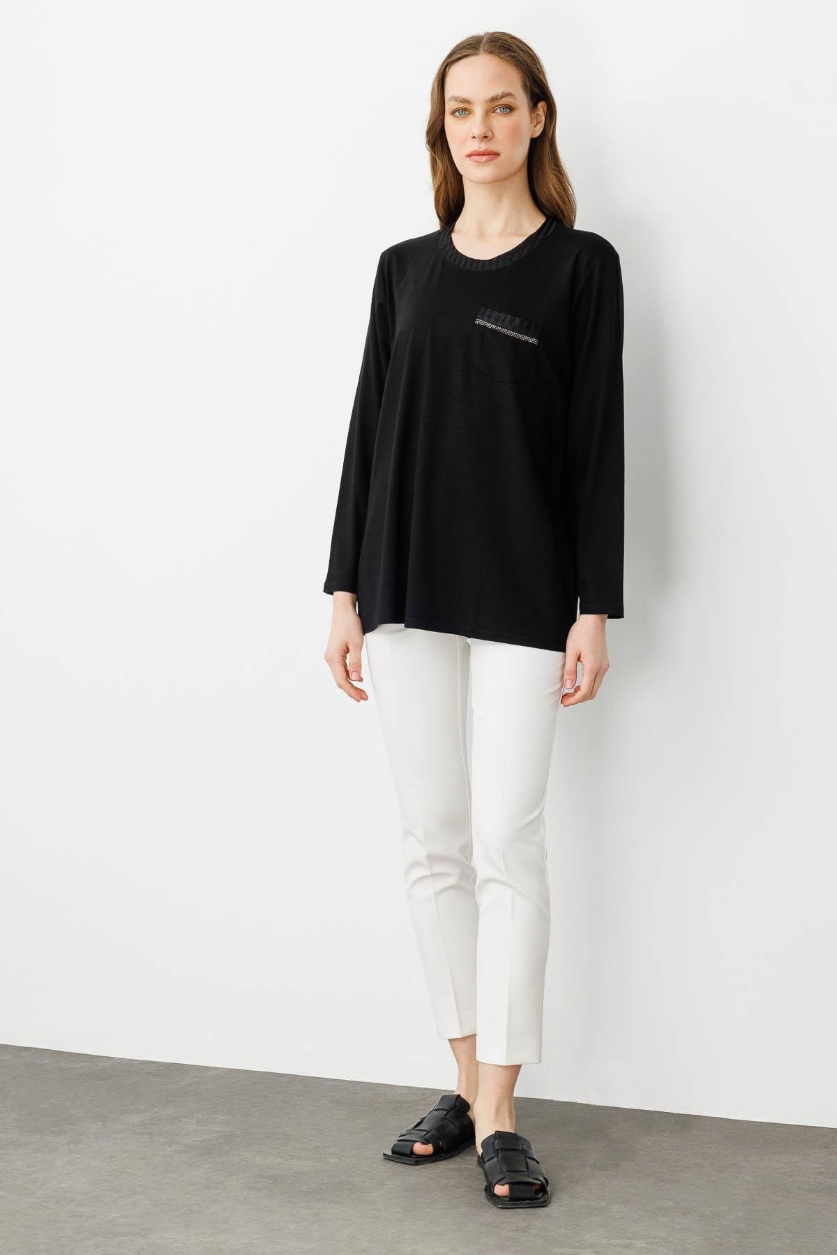 25762Kadın Sıfır Yaka Cebi ve Yakası Simli Çizgili Penye Bluz Siyah