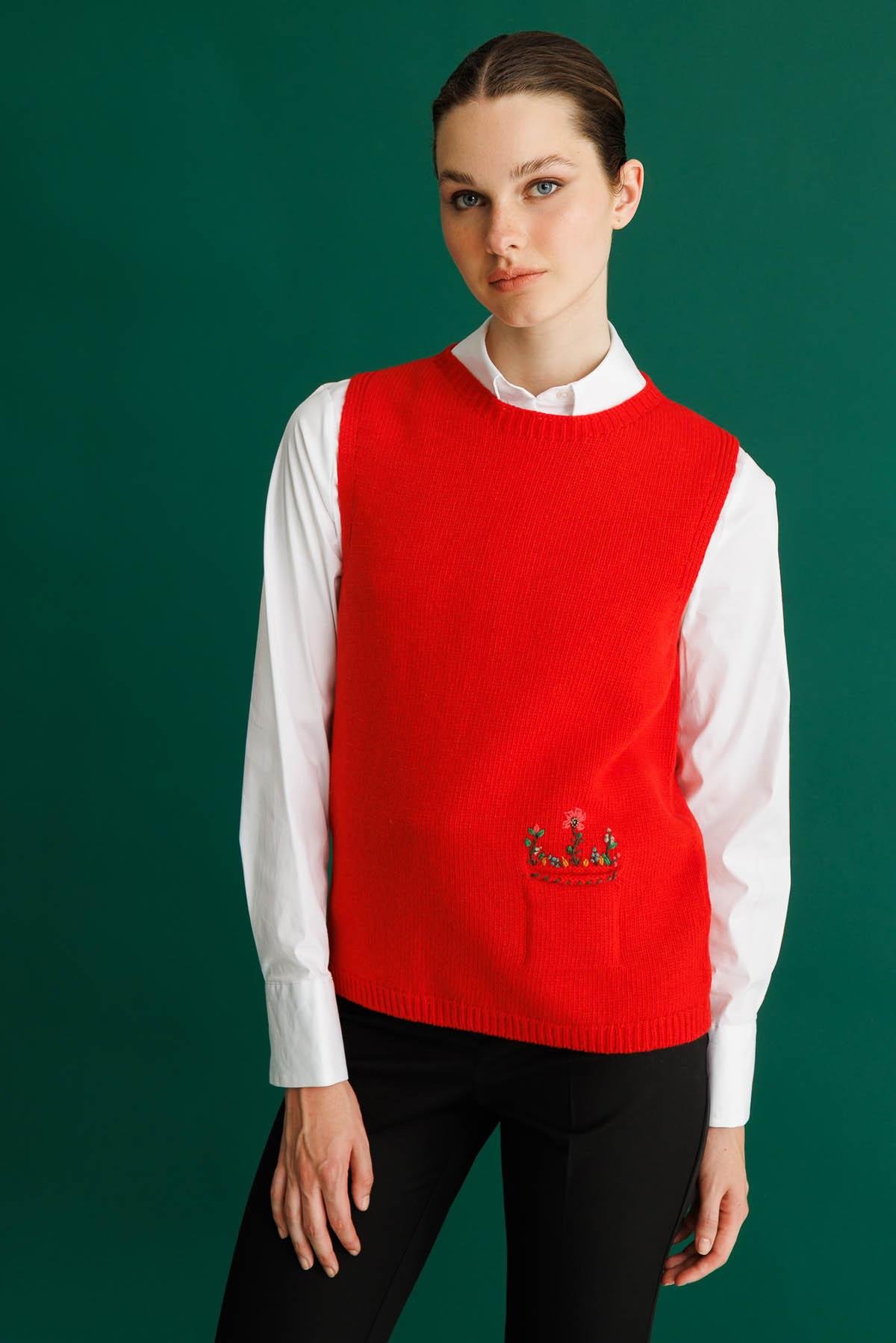 25180Kadın Sıfır Yaka Cep Üstü Çiçek Nakışlı Yün Süveter Mercan