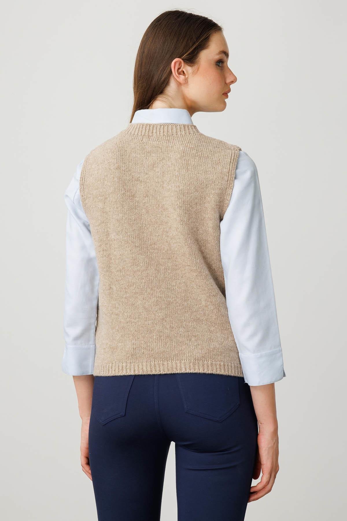 25180Kadın Sıfır Yaka Cep Üstü Çiçek Nakışlı Yün Süveter Vizon