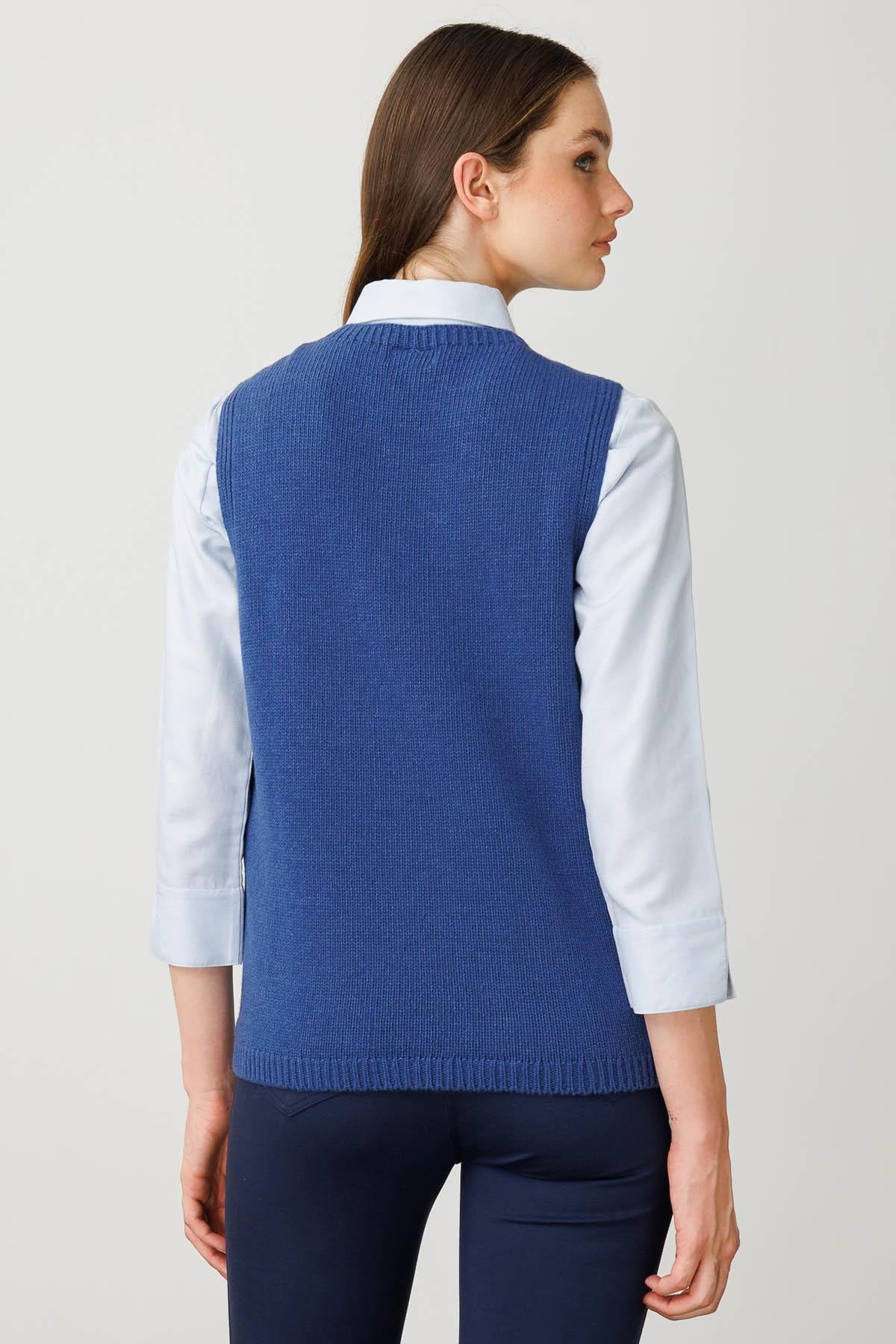 25180Kadın Sıfır Yaka Cep Üstü Çiçek Nakışlı Yün Süveter Mavi