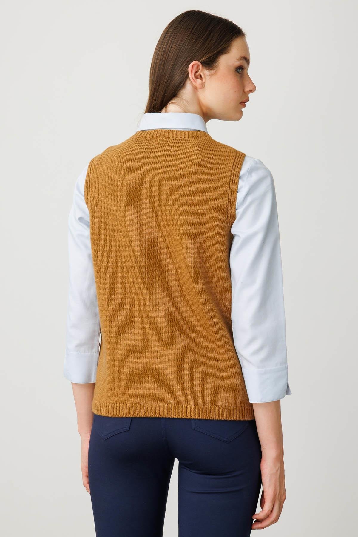 25180Kadın Sıfır Yaka Cep Üstü Çiçek Nakışlı Yün Süveter Taba