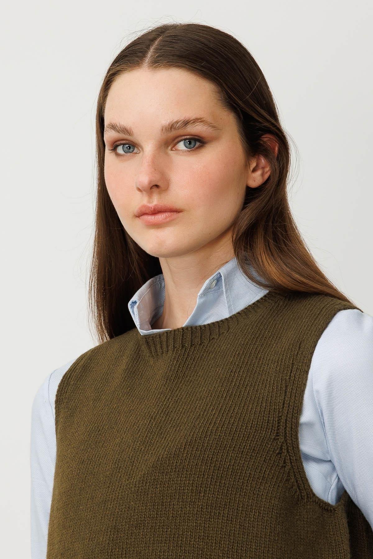 25180Kadın Sıfır Yaka Cep Üstü Çiçek Nakışlı Yün Süveter A.Yeşil