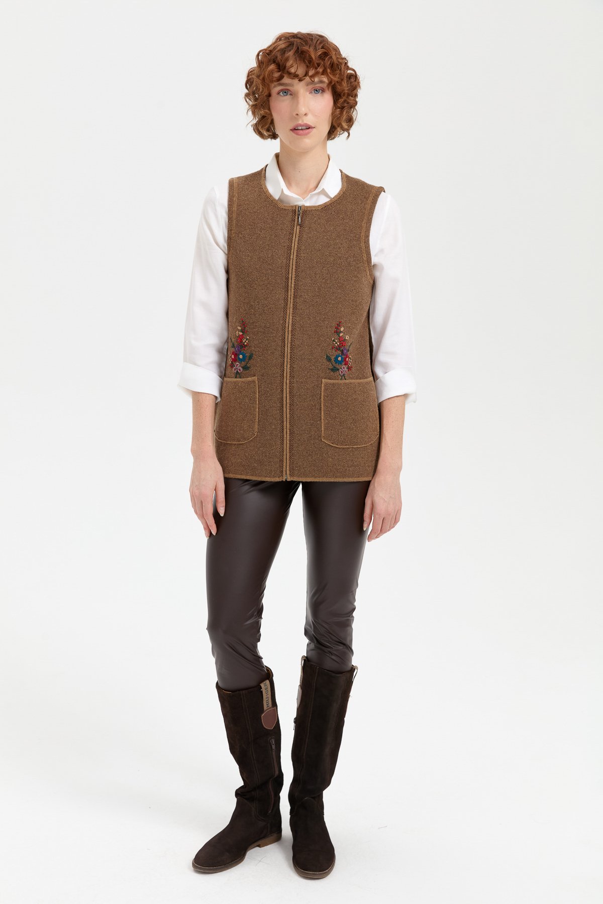 24000Kadın Sıfır Yaka Cep Üstü İşlemeli Kısa Yün Yelek V.Camel