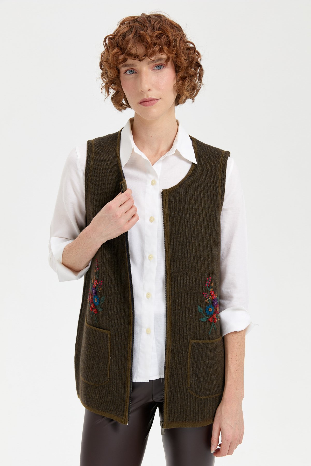 24000Kadın Sıfır Yaka Cep Üstü İşlemeli Kısa Yün Yelek A.Yeşil