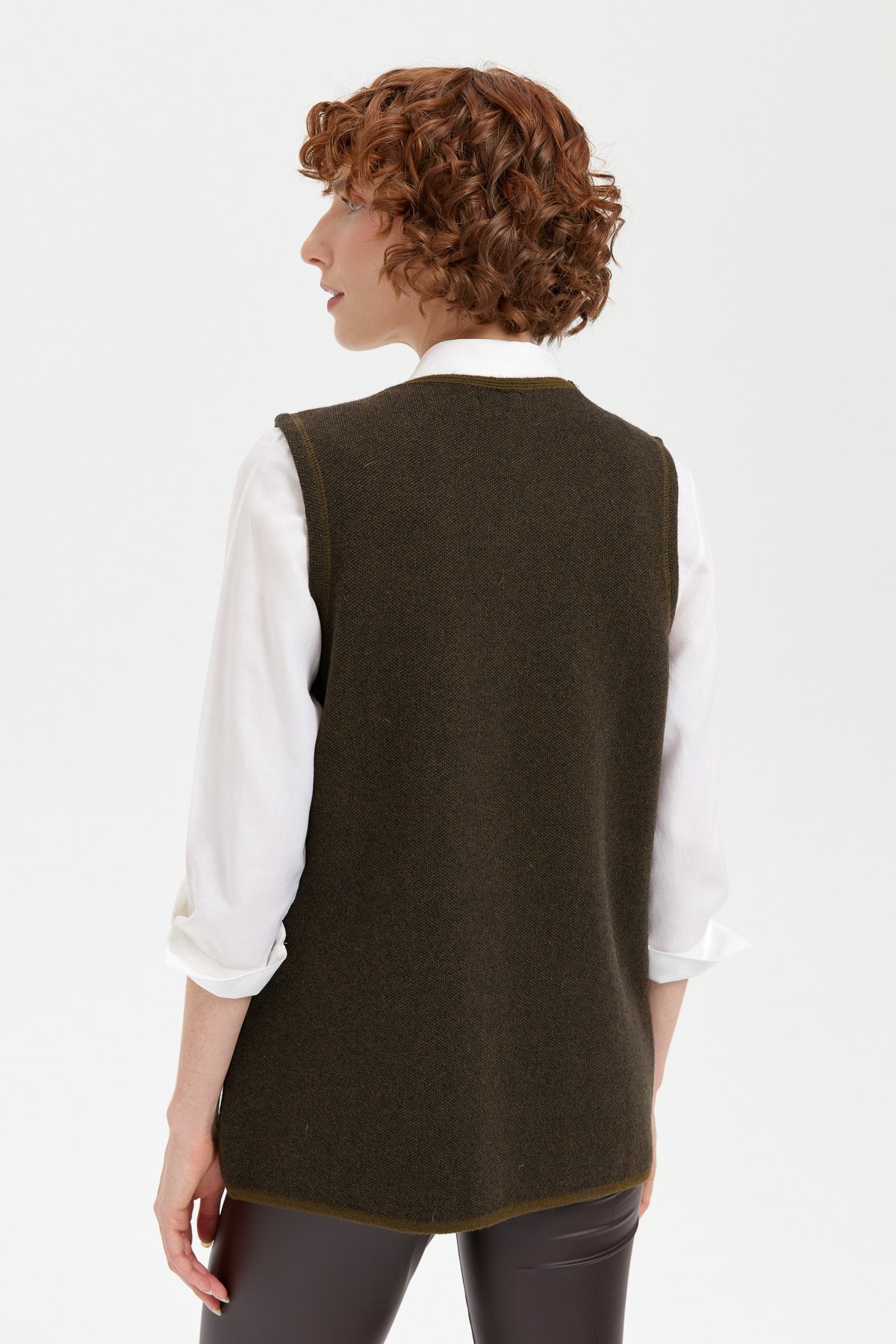 24000Kadın Sıfır Yaka Cep Üstü İşlemeli Kısa Yün Yelek A.Yeşil