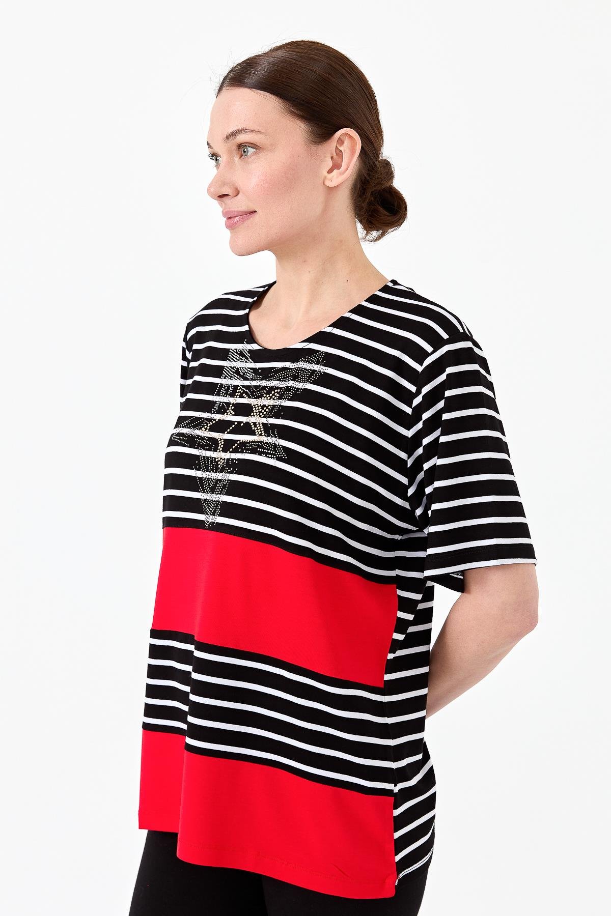 22769Kadın Sıfır Yaka Çizgi Önü Taşlı Penye T-shirt Siyah