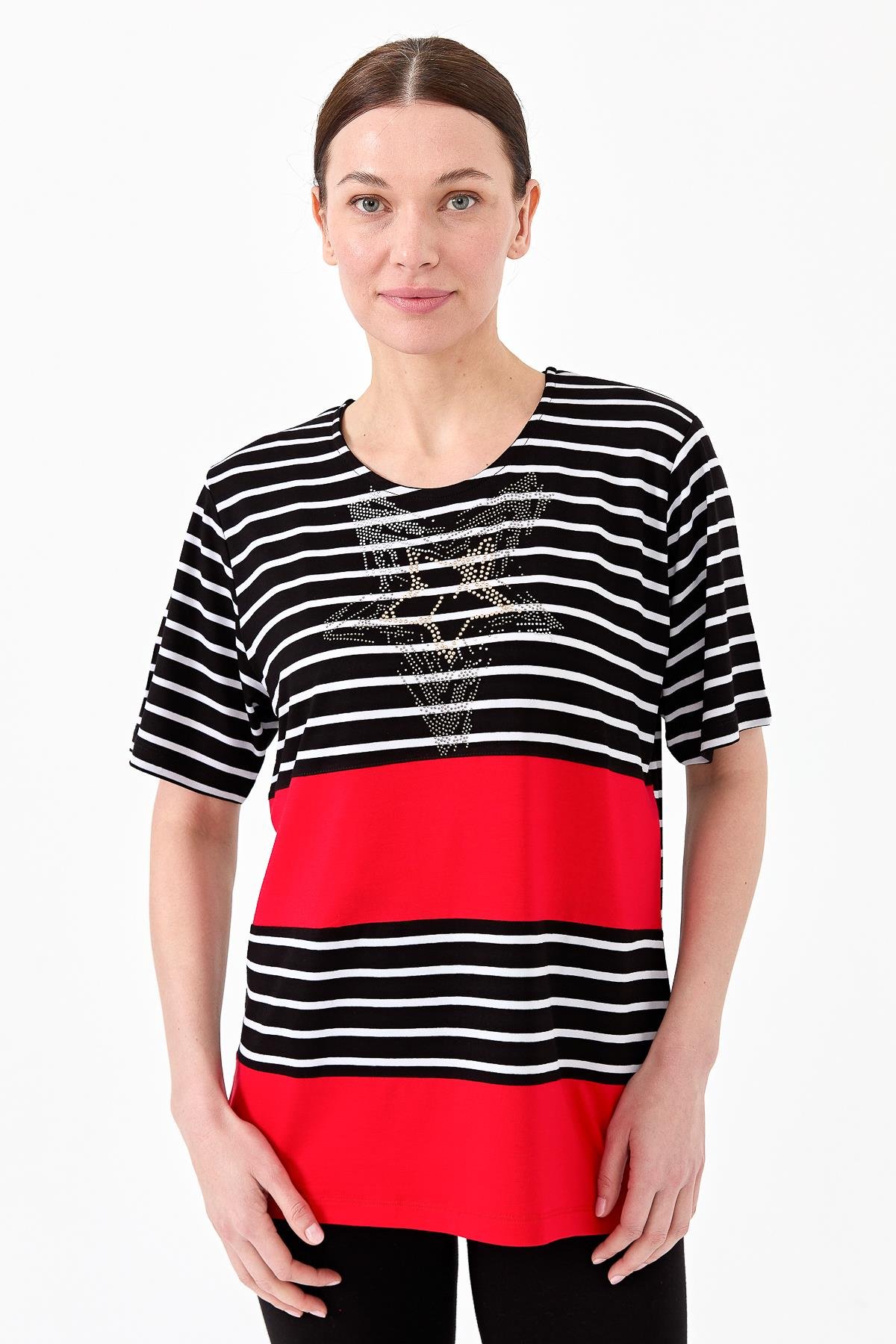 22769Kadın Sıfır Yaka Çizgi Önü Taşlı Penye T-shirt Siyah