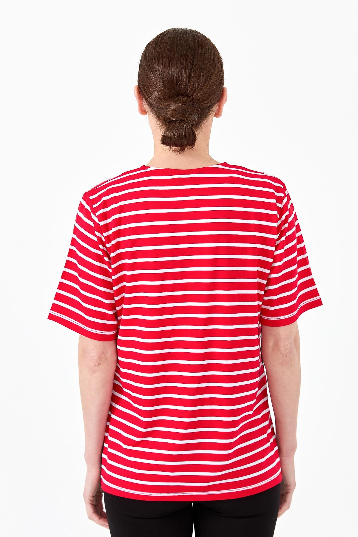 22769Kadın Sıfır Yaka Çizgi Önü Taşlı Penye T-shirt Kırmızı