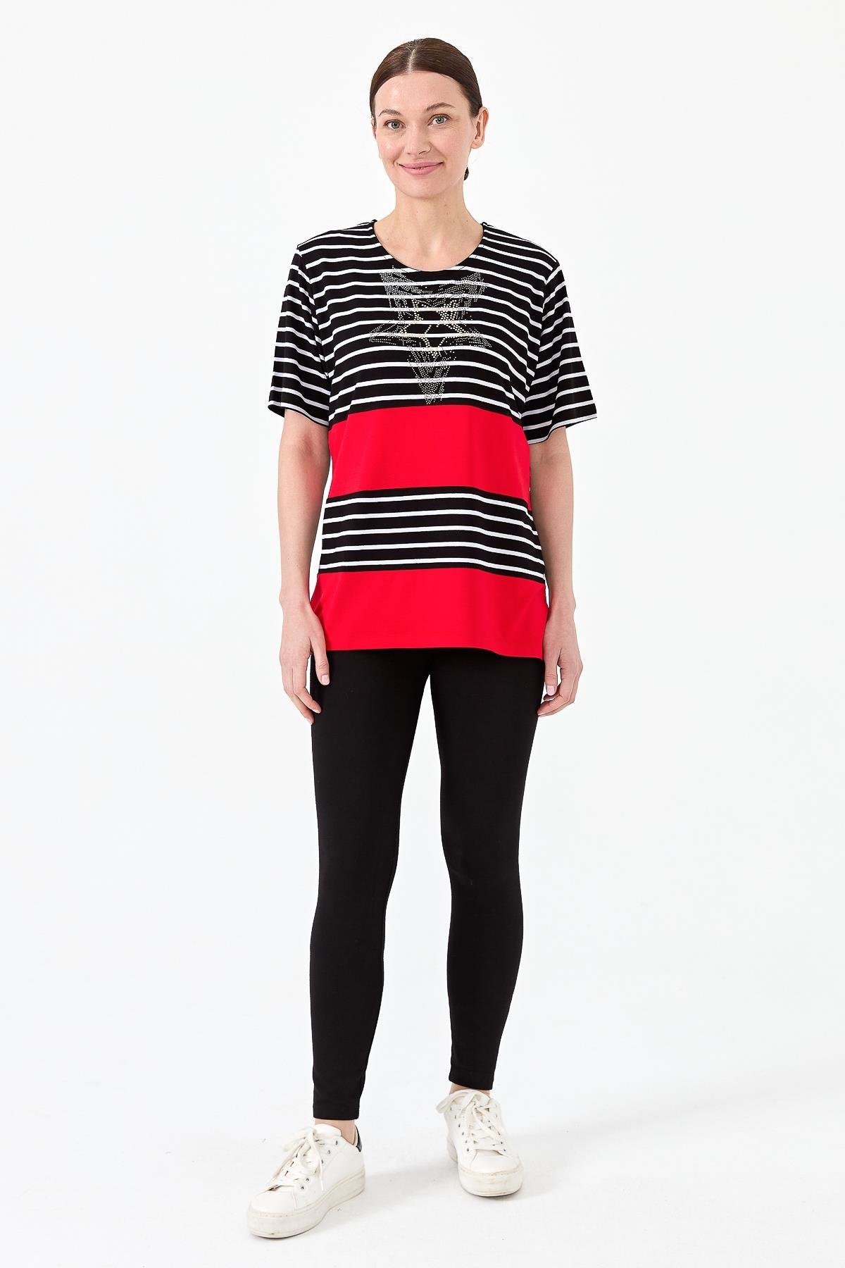 22769Kadın Sıfır Yaka Çizgi Önü Taşlı Penye T-shirt Siyah