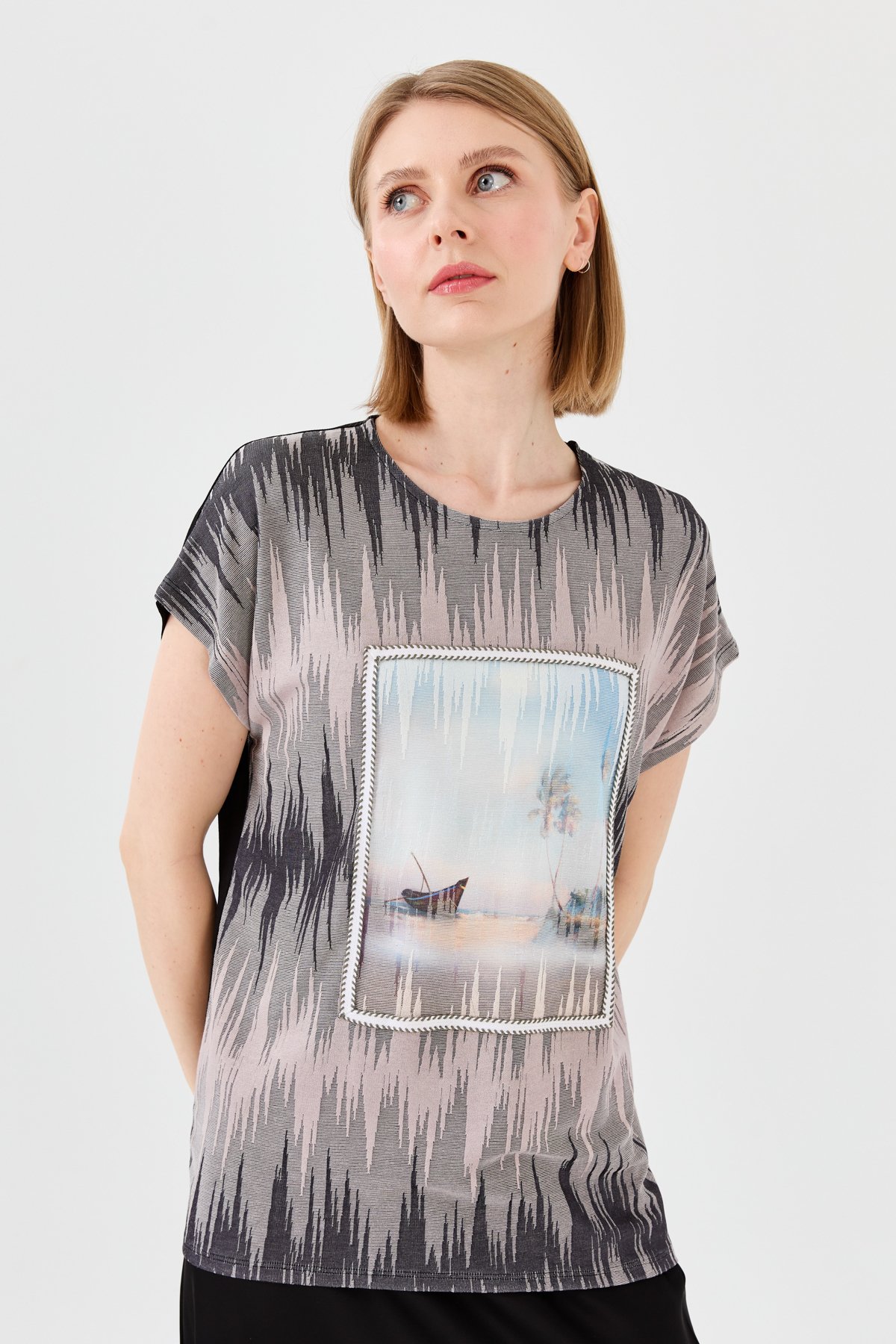 23761Kadın Sıfır Yaka Desenli Penye T-shirt Siyah