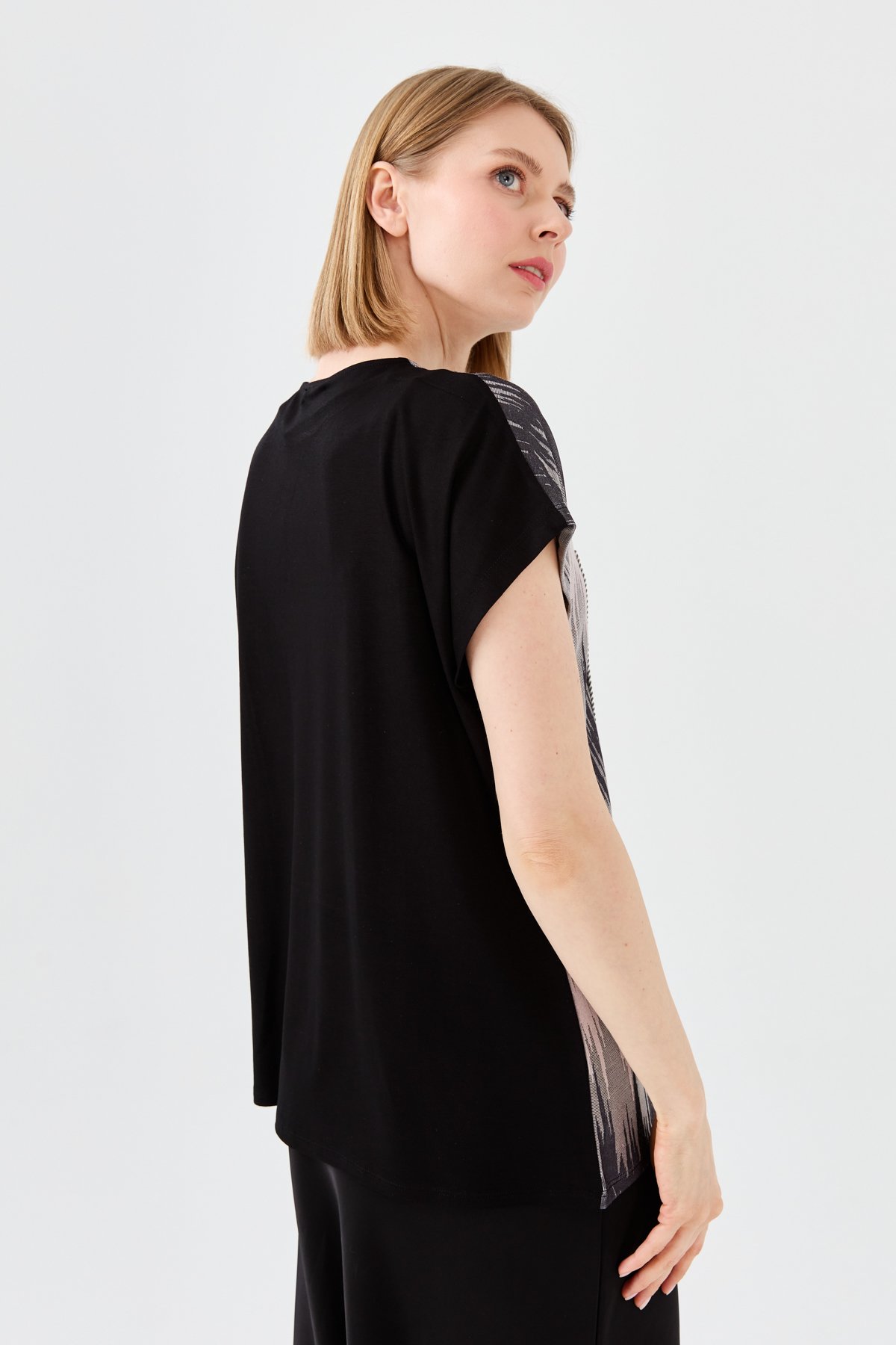 23761Kadın Sıfır Yaka Desenli Penye T-shirt Siyah