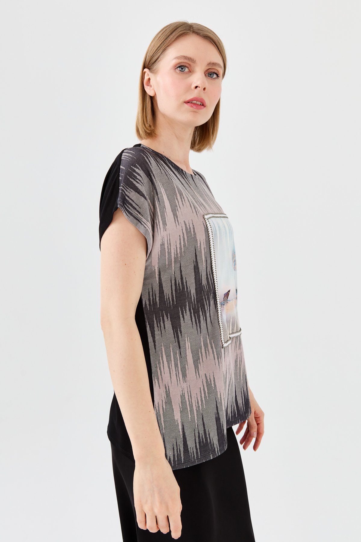 23761Kadın Sıfır Yaka Desenli Penye T-shirt Siyah