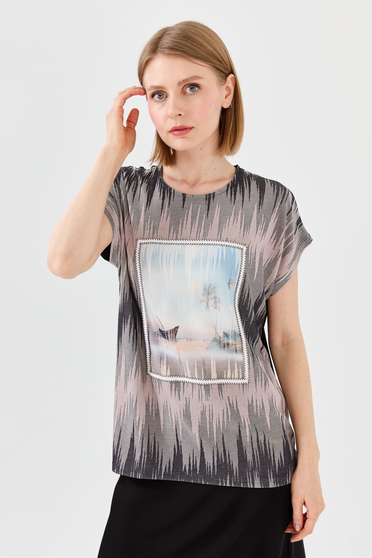 23761Kadın Sıfır Yaka Desenli Penye T-shirt Siyah