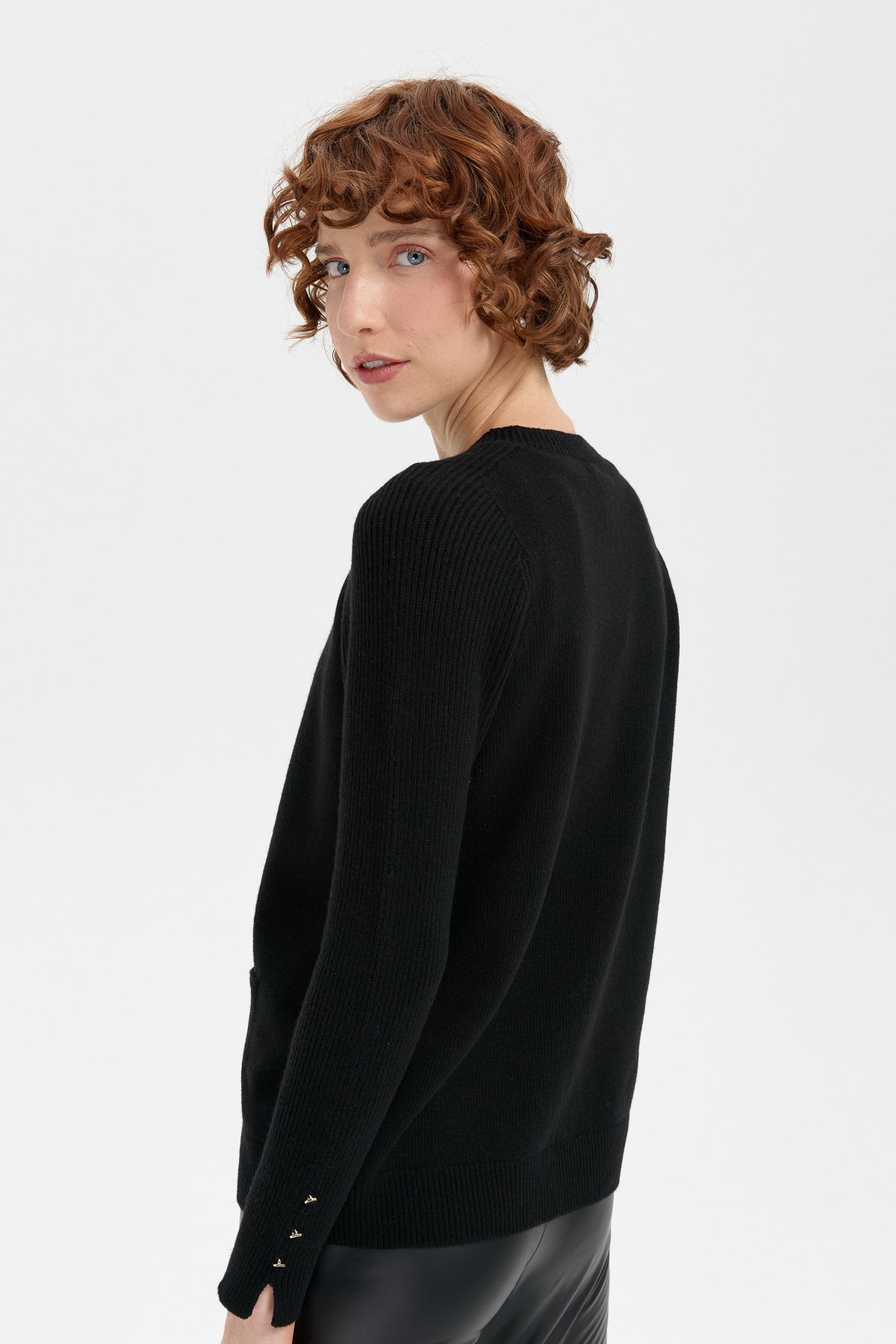 24205Kadın Sıfır Yaka Dikişsiz Cepli Yün Kazak Siyah