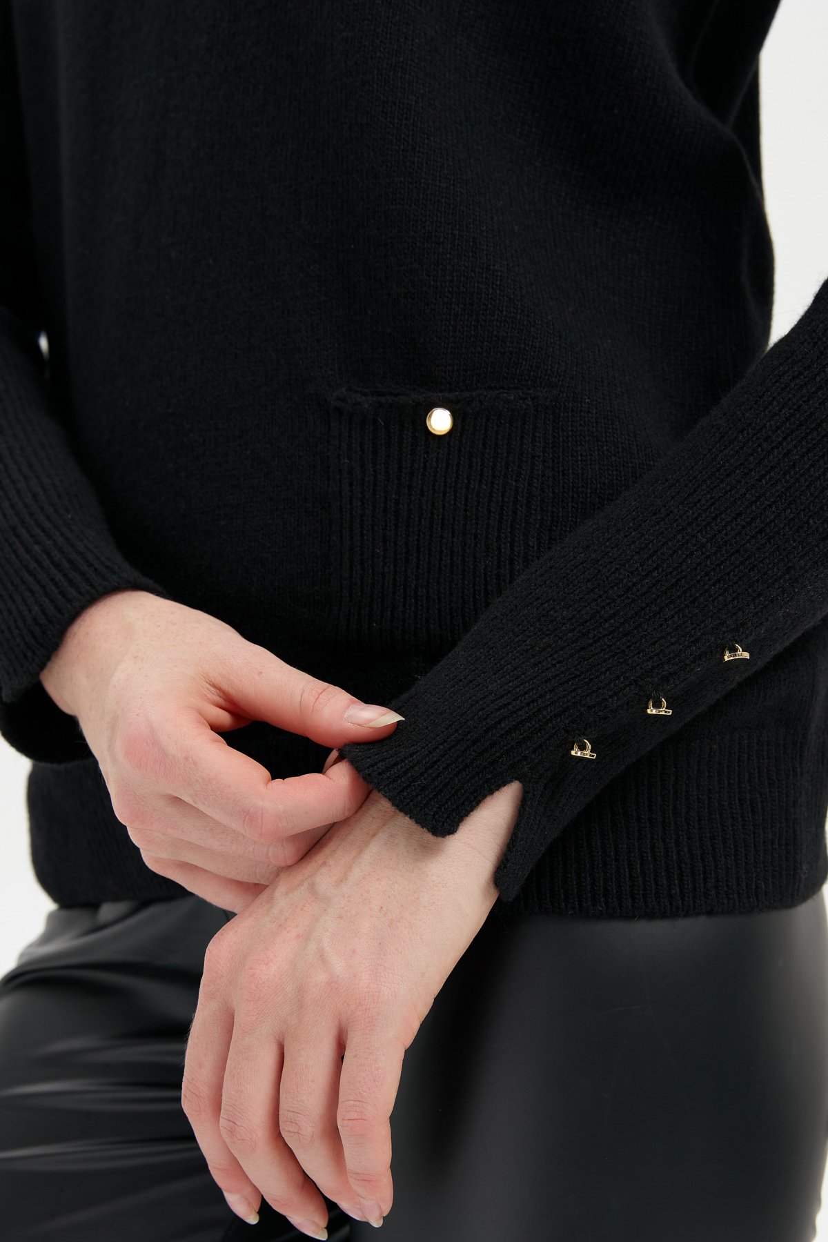 24205Kadın Sıfır Yaka Dikişsiz Cepli Yün Kazak Siyah