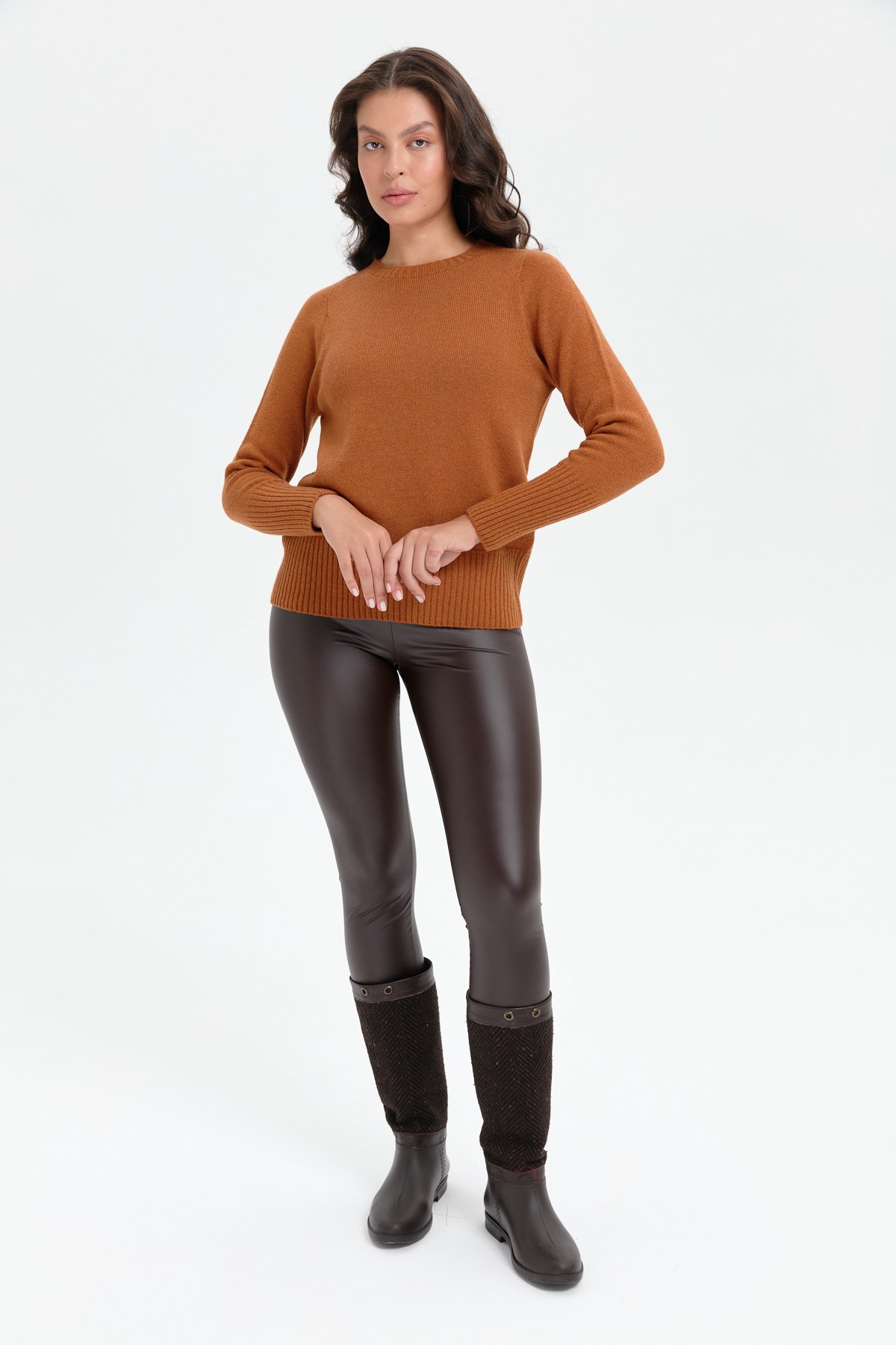 24210Kadın Sıfır Yaka Dikişsiz Eteği ve Kolu Uzun Lastik Yün Kazak Tarçın