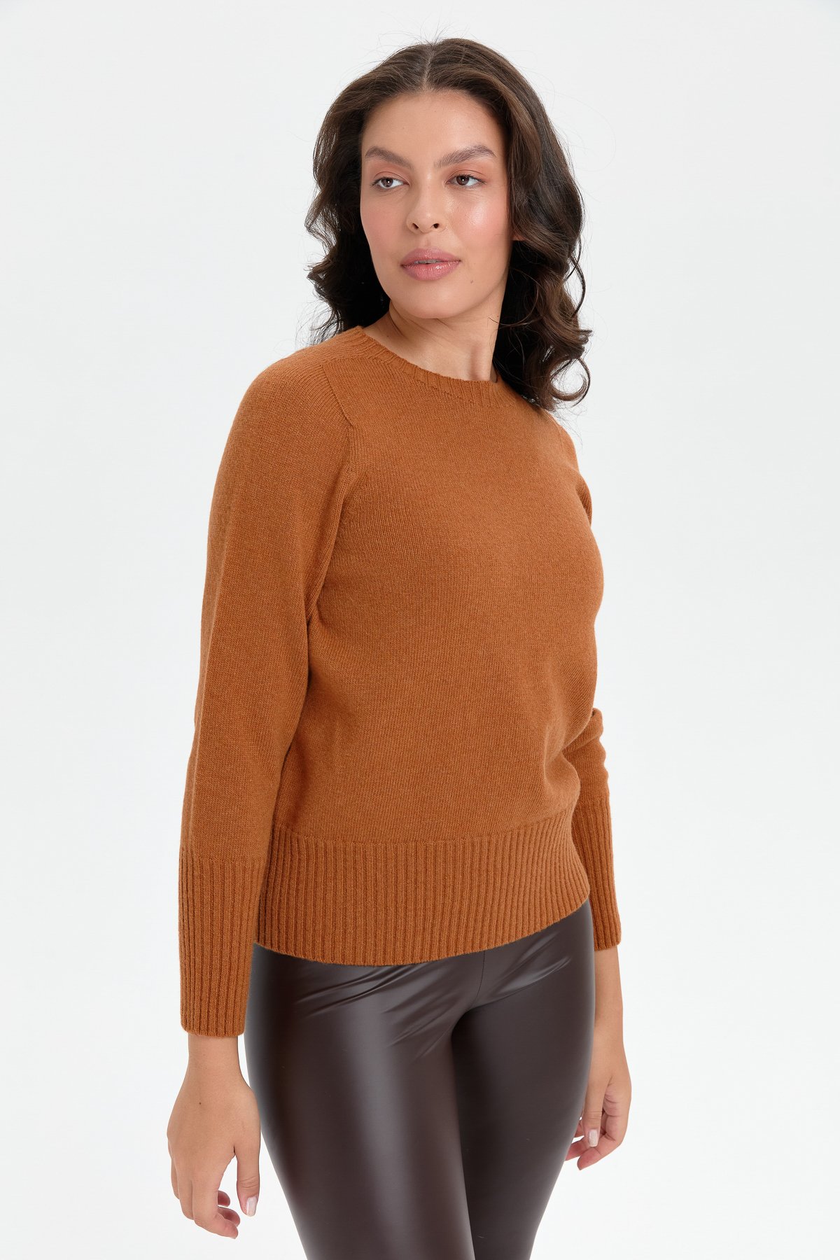 24210Kadın Sıfır Yaka Dikişsiz Eteği ve Kolu Uzun Lastik Yün Kazak Tarçın