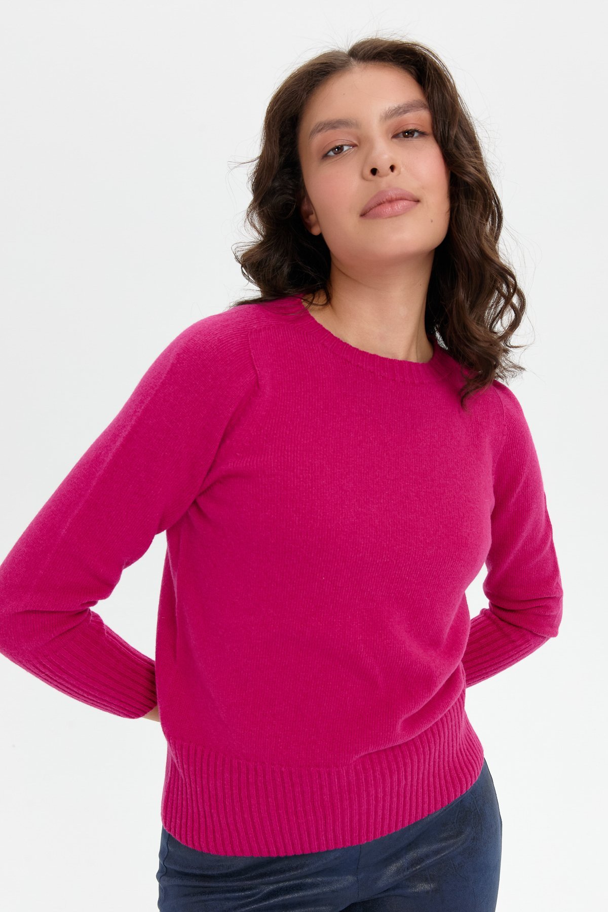 24210Kadın Sıfır Yaka Dikişsiz Eteği ve Kolu Uzun Lastik Yün Kazak Sıklamen