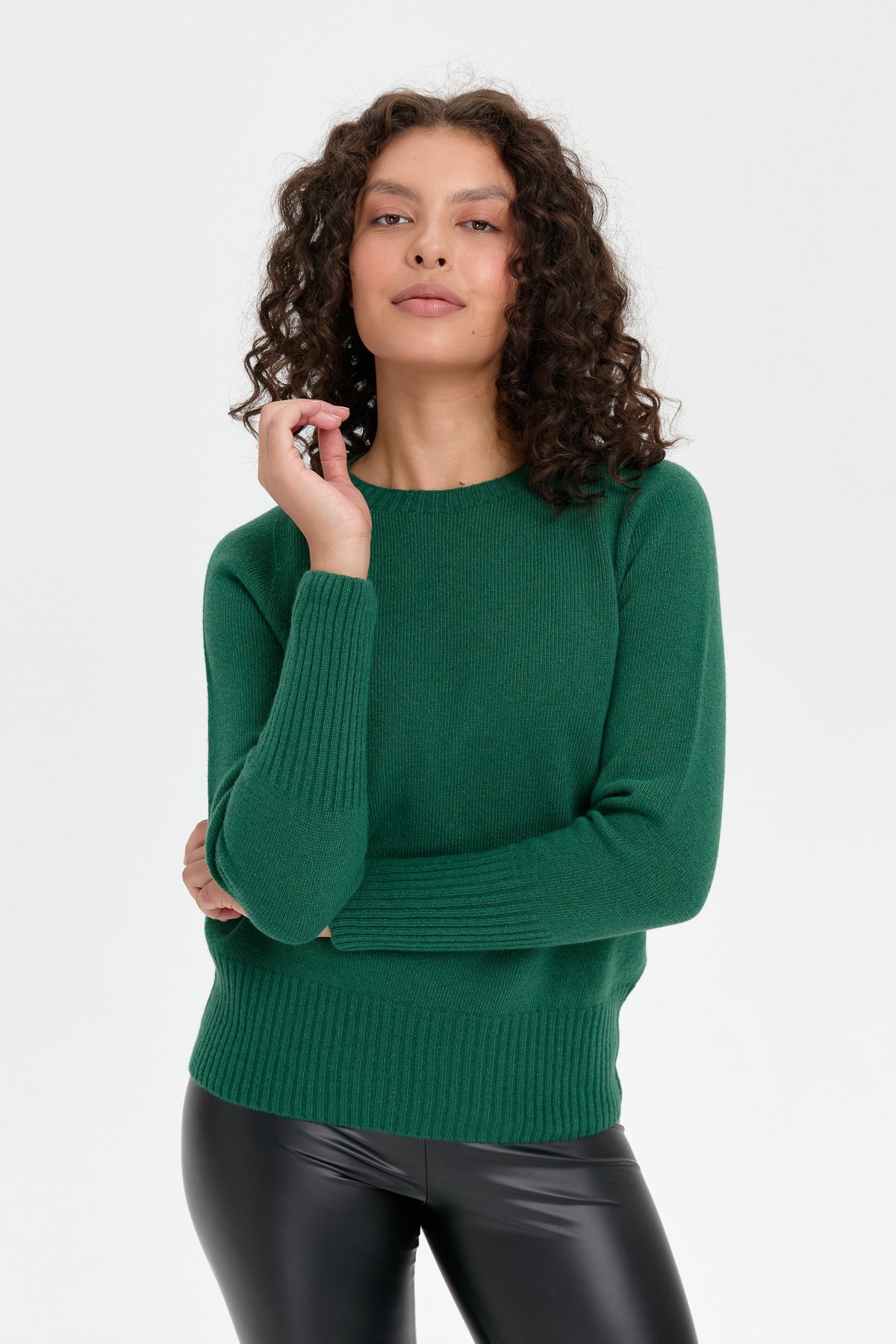 24210Kadın Sıfır Yaka Dikişsiz Eteği ve Kolu Uzun Lastik Yün Kazak Ö.Başı