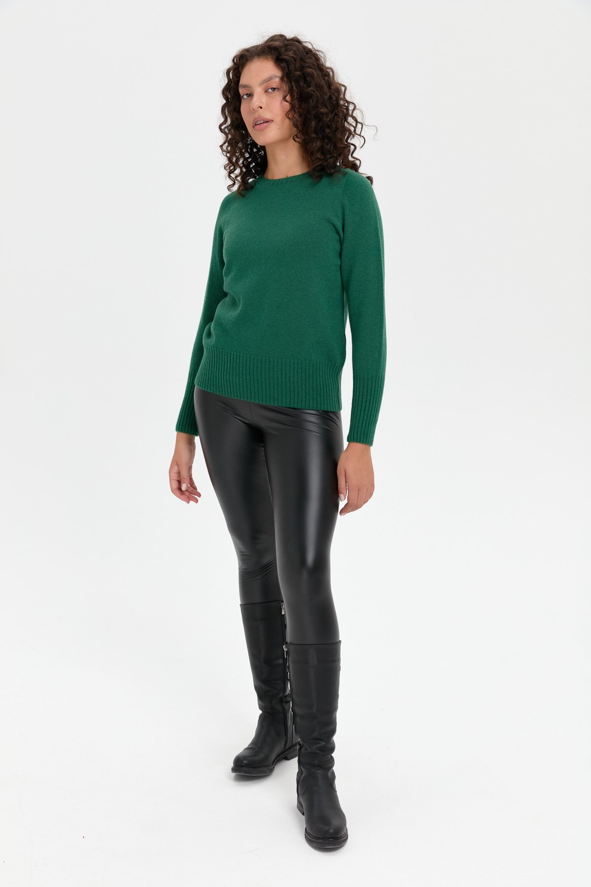 24210Kadın Sıfır Yaka Dikişsiz Eteği ve Kolu Uzun Lastik Yün Kazak Ö.Başı