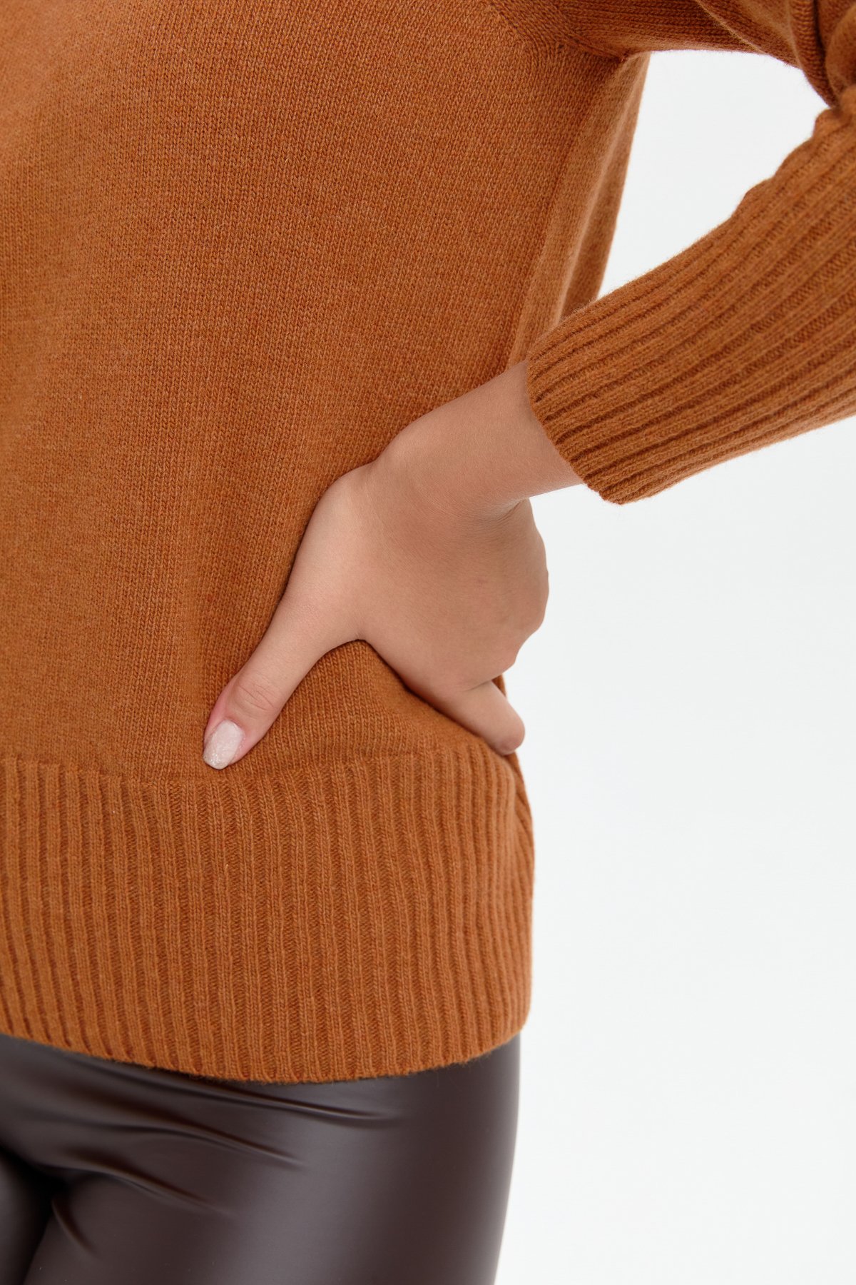 24210Kadın Sıfır Yaka Dikişsiz Eteği ve Kolu Uzun Lastik Yün Kazak Tarçın