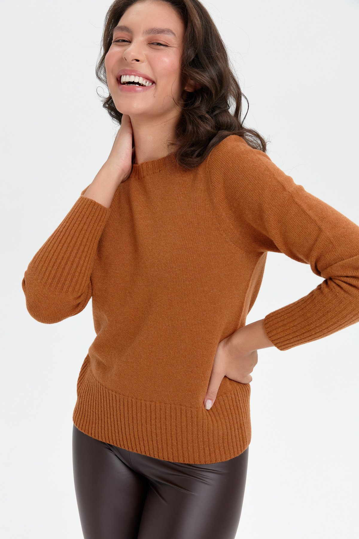 24210Kadın Sıfır Yaka Dikişsiz Eteği ve Kolu Uzun Lastik Yün Kazak Tarçın