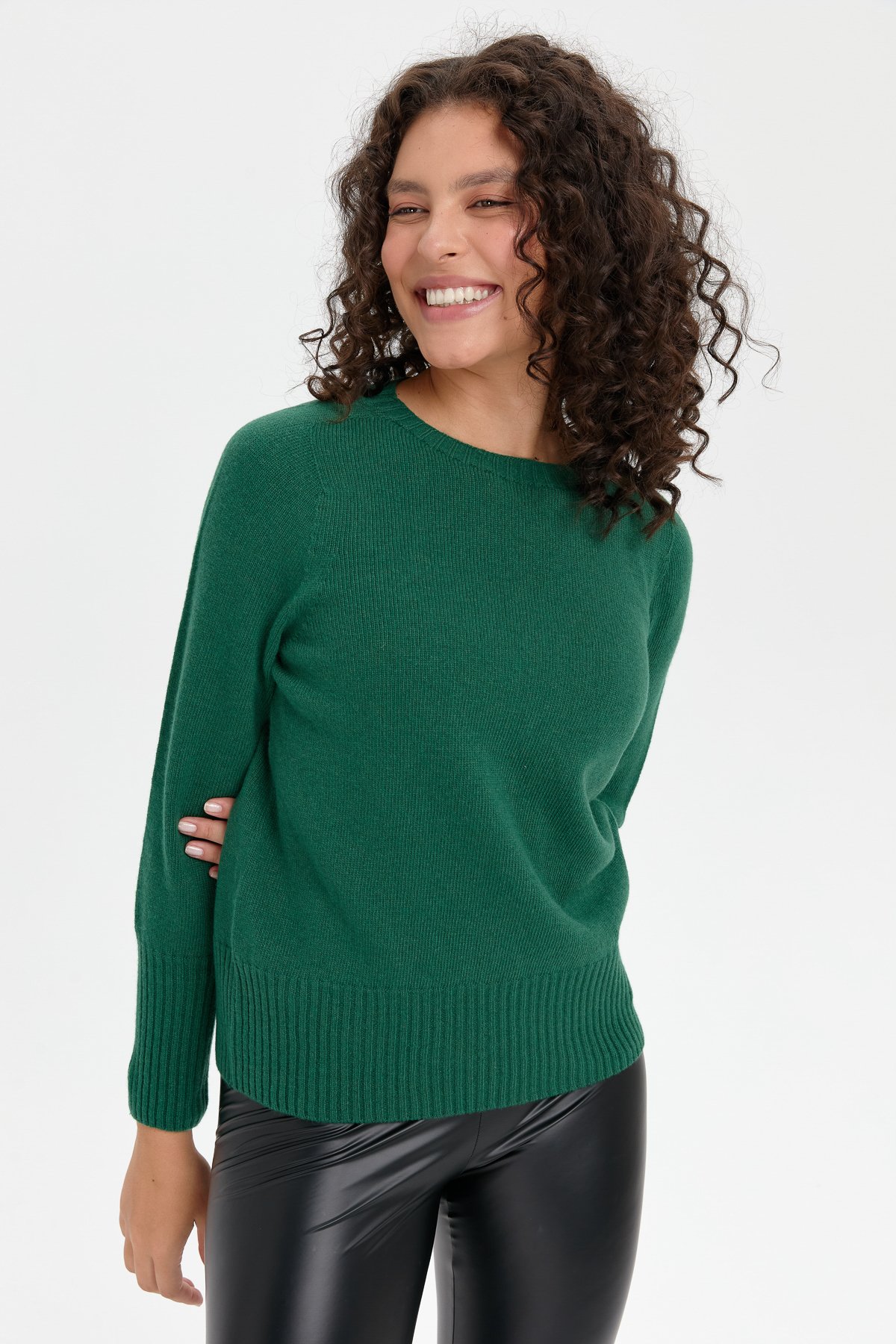 24210Kadın Sıfır Yaka Dikişsiz Eteği ve Kolu Uzun Lastik Yün Kazak Ö.Başı