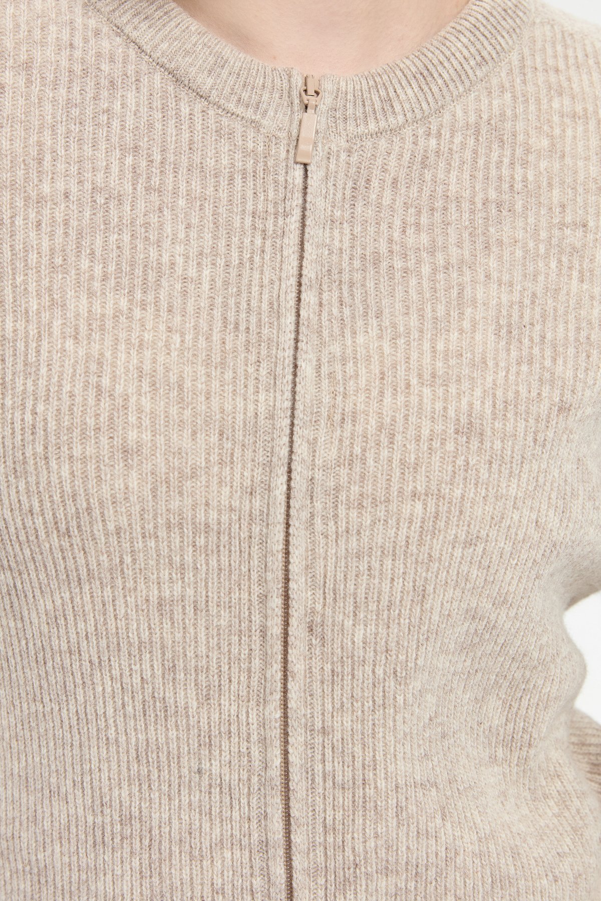 24219Kadın Sıfır Yaka Dikişsiz Fermuarlı Yün Hırka V.Bej