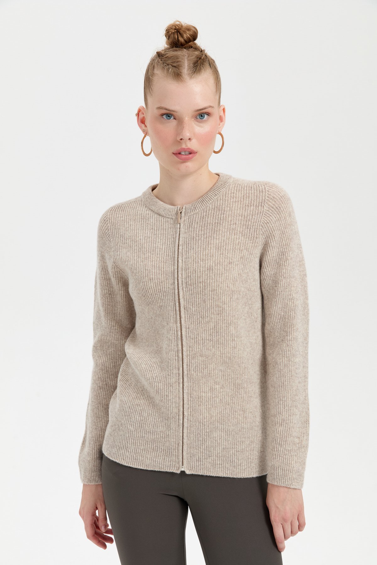 24219Kadın Sıfır Yaka Dikişsiz Fermuarlı Yün Hırka V.Bej