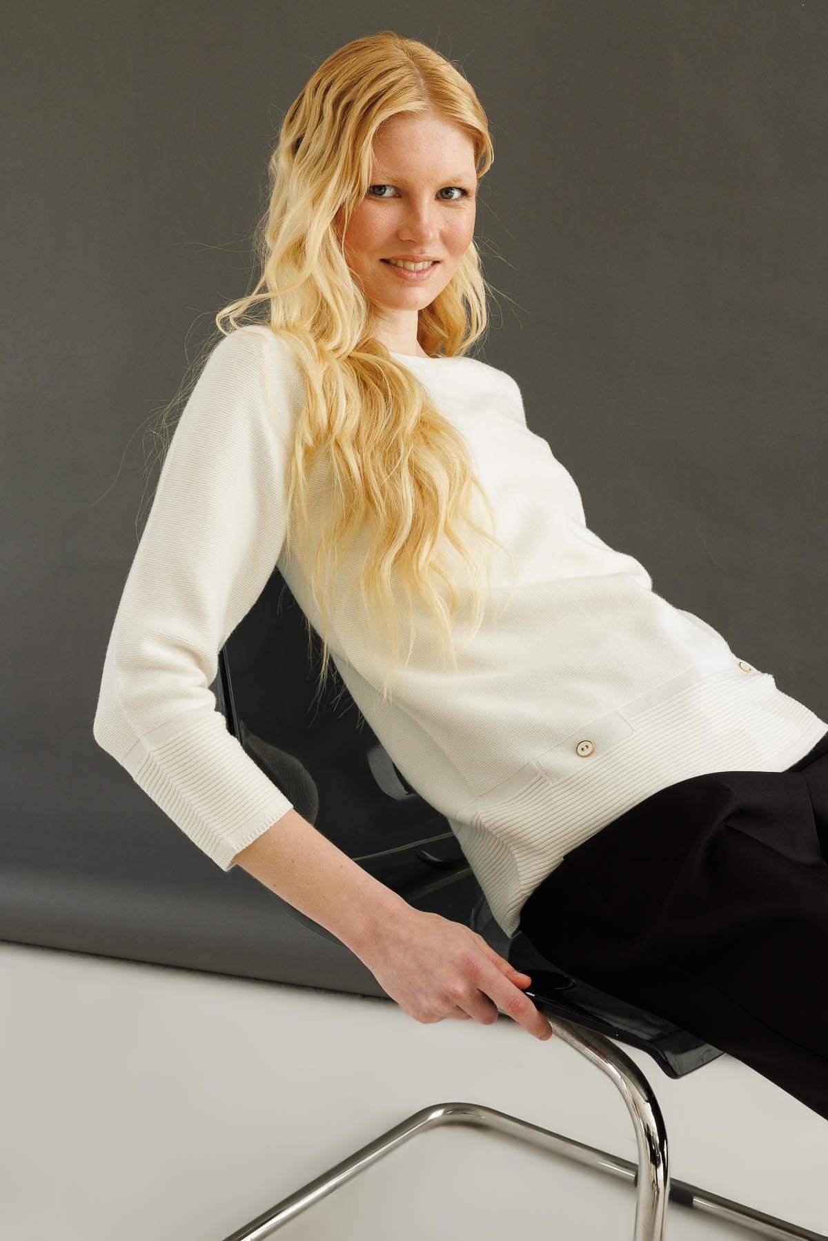 24189Kadın Sıfır Yaka Dikişsiz Sahte Cepli Kazak Kemik