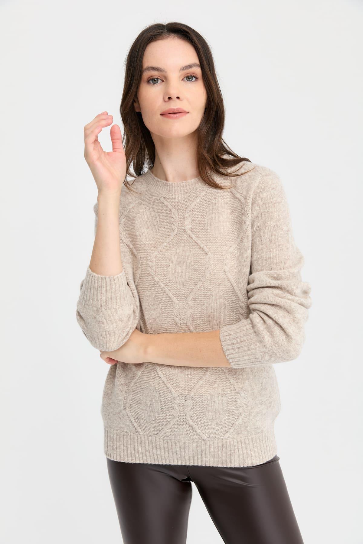 24217Kadın Sıfır Yaka Dikişsiz Önü Baklavalı Yün Kazak V.Bej