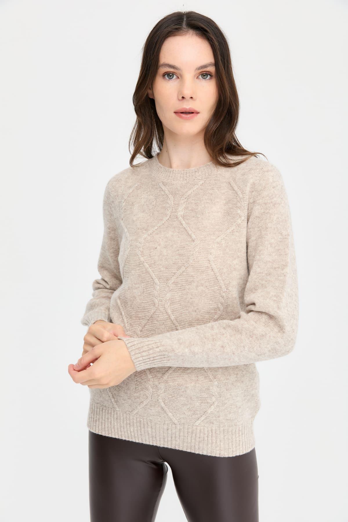 24217Kadın Sıfır Yaka Dikişsiz Önü Baklavalı Yün Kazak V.Bej