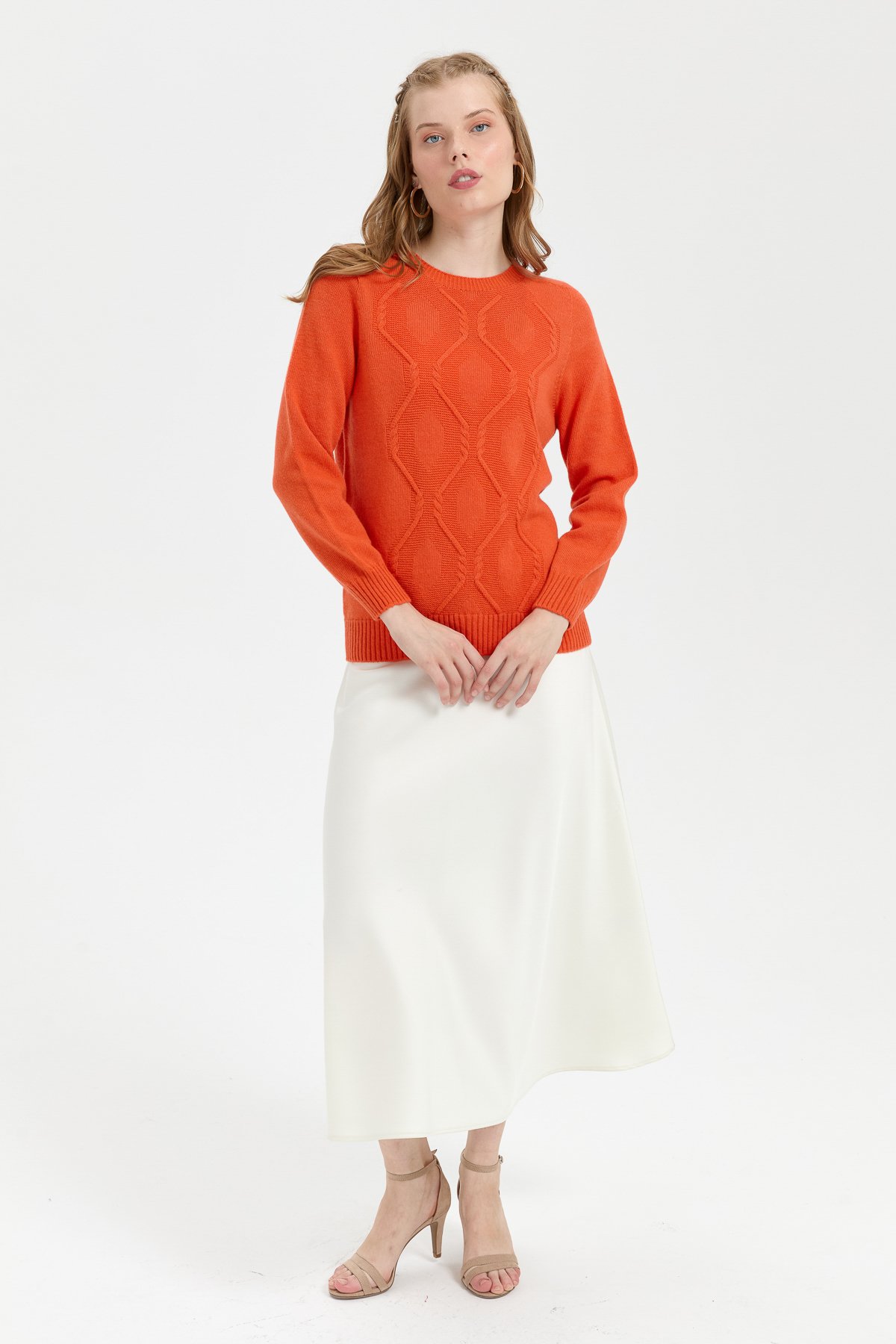 24217Kadın Sıfır Yaka Dikişsiz Önü Baklavalı Yün Kazak Portakal