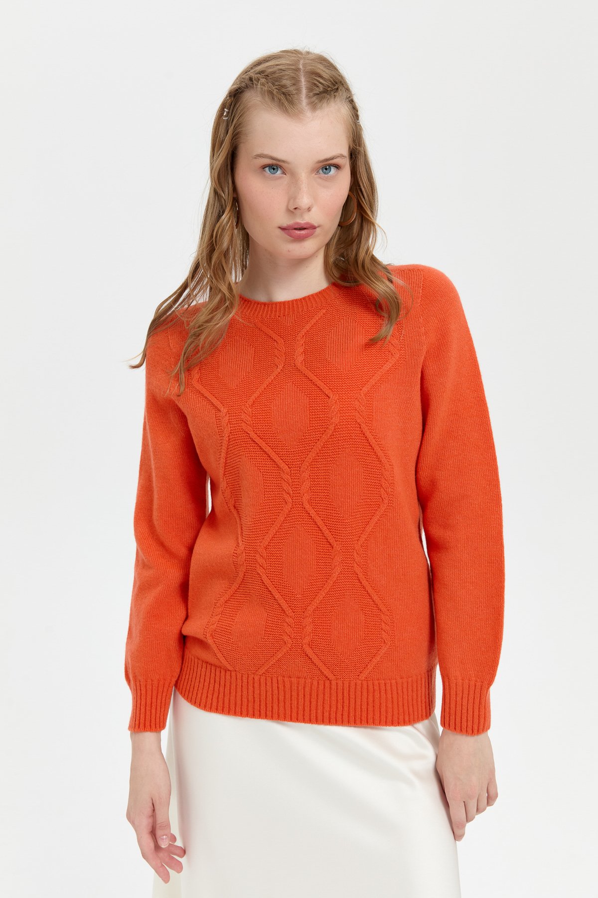 24217Kadın Sıfır Yaka Dikişsiz Önü Baklavalı Yün Kazak Portakal