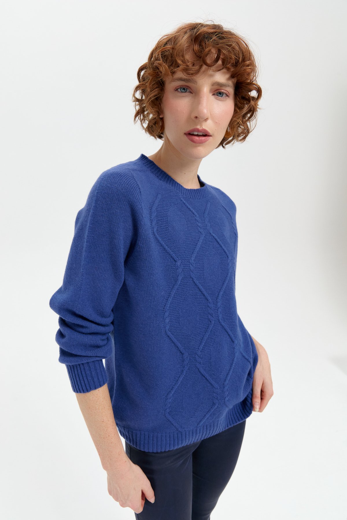 24217Kadın Sıfır Yaka Dikişsiz Önü Baklavalı Yün Kazak Mavi