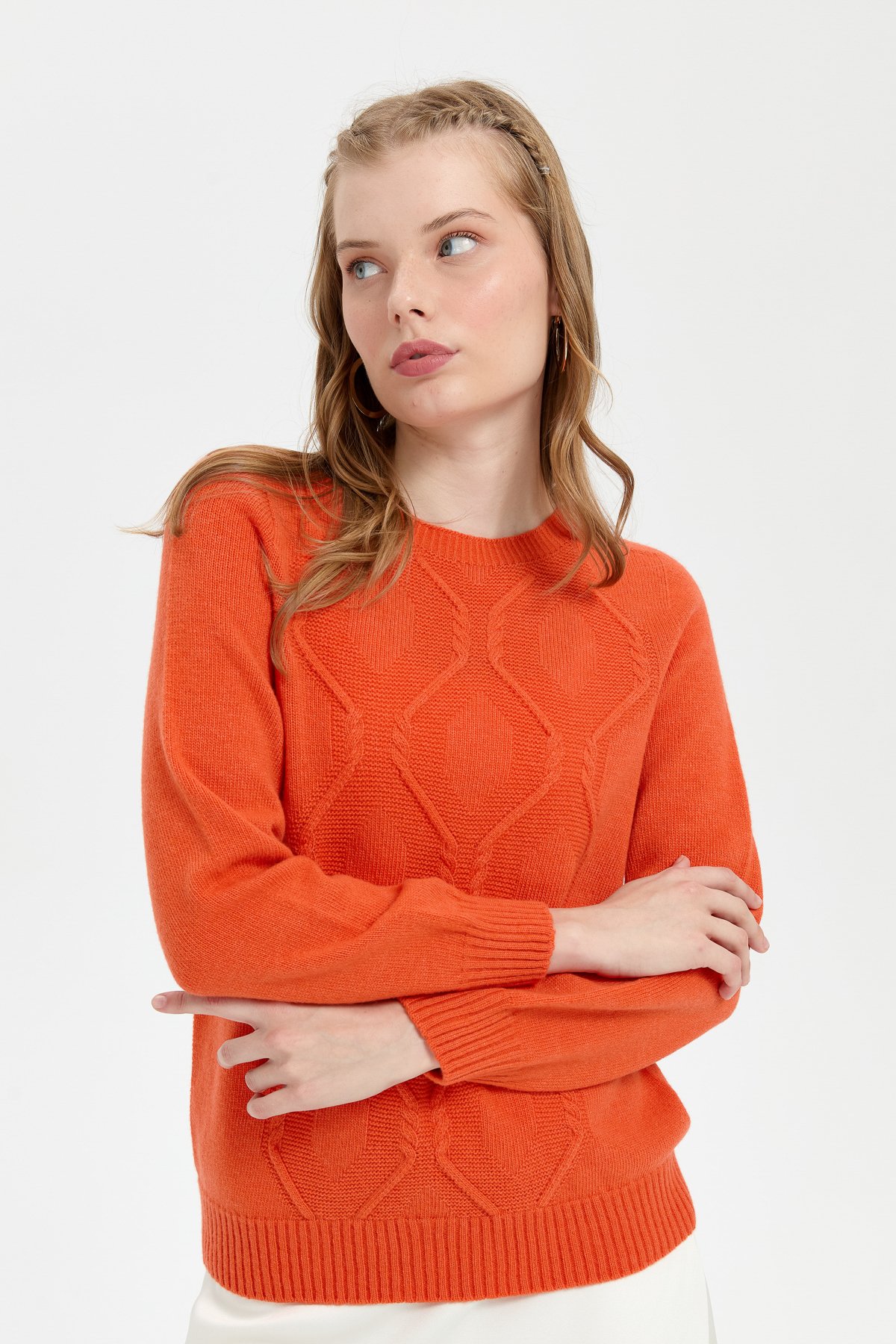 24217Kadın Sıfır Yaka Dikişsiz Önü Baklavalı Yün Kazak Portakal