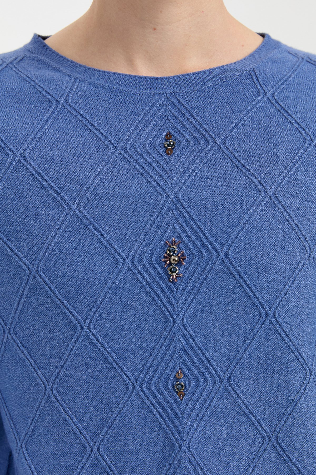 24175Kadın Sıfır Yaka Dikişsiz Önü Baklavalı Kazak İndigo