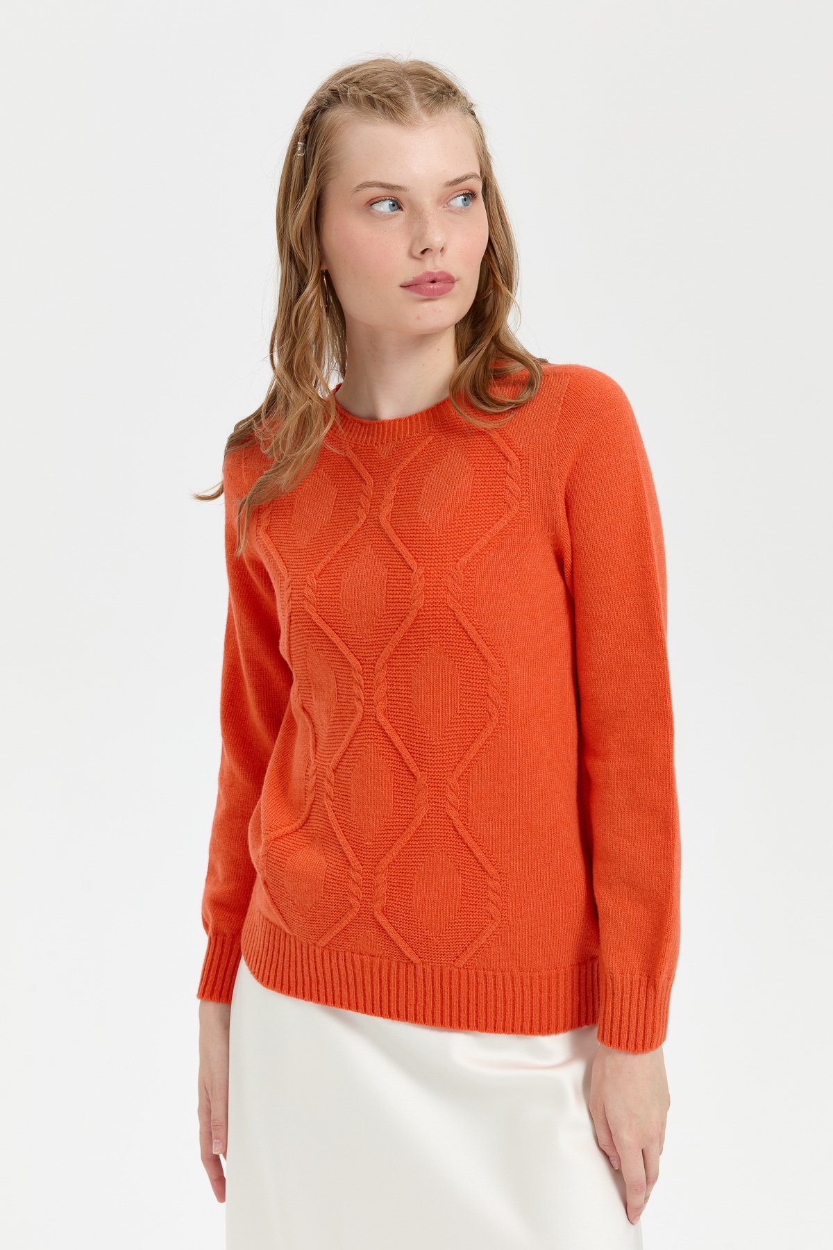 24217Kadın Sıfır Yaka Dikişsiz Önü Baklavalı Yün Kazak Portakal