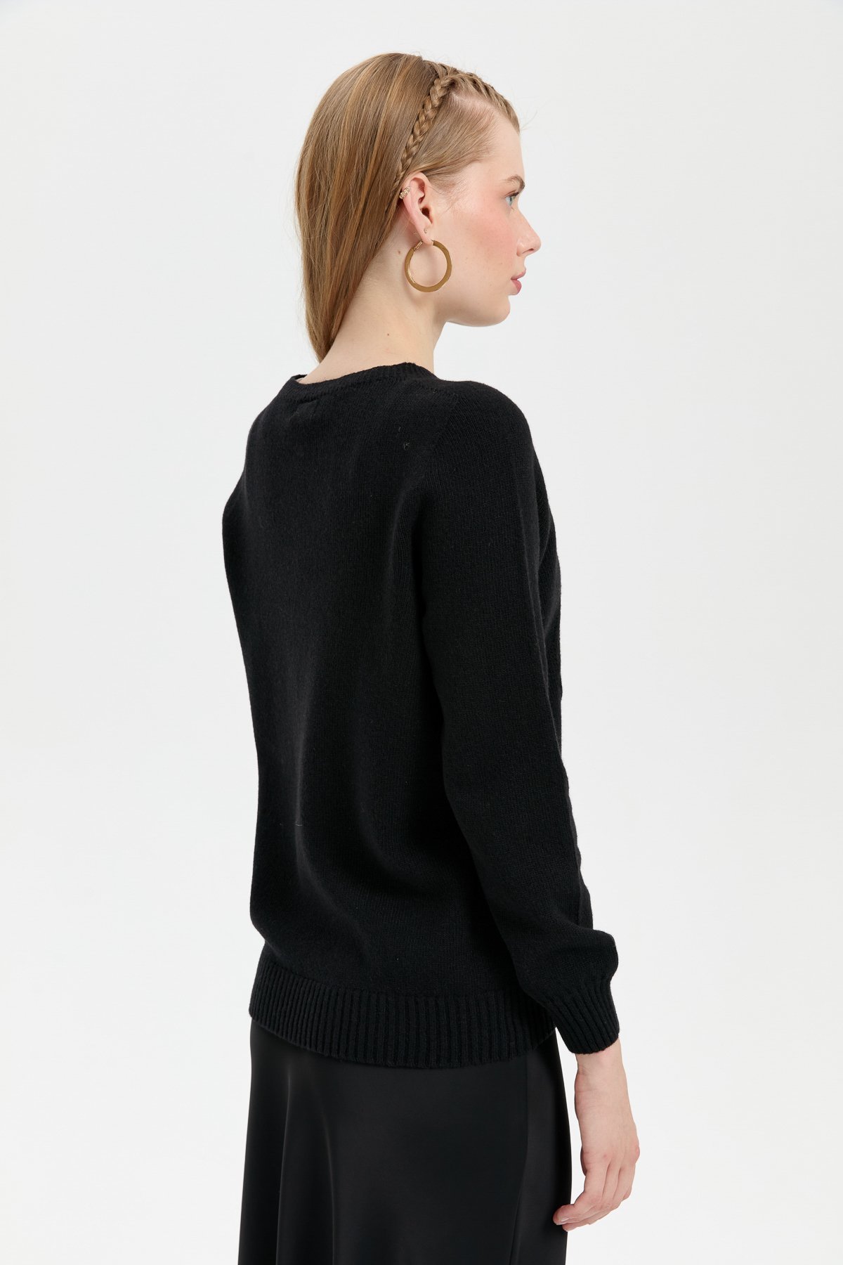 24217Kadın Sıfır Yaka Dikişsiz Önü Baklavalı Yün Kazak Siyah