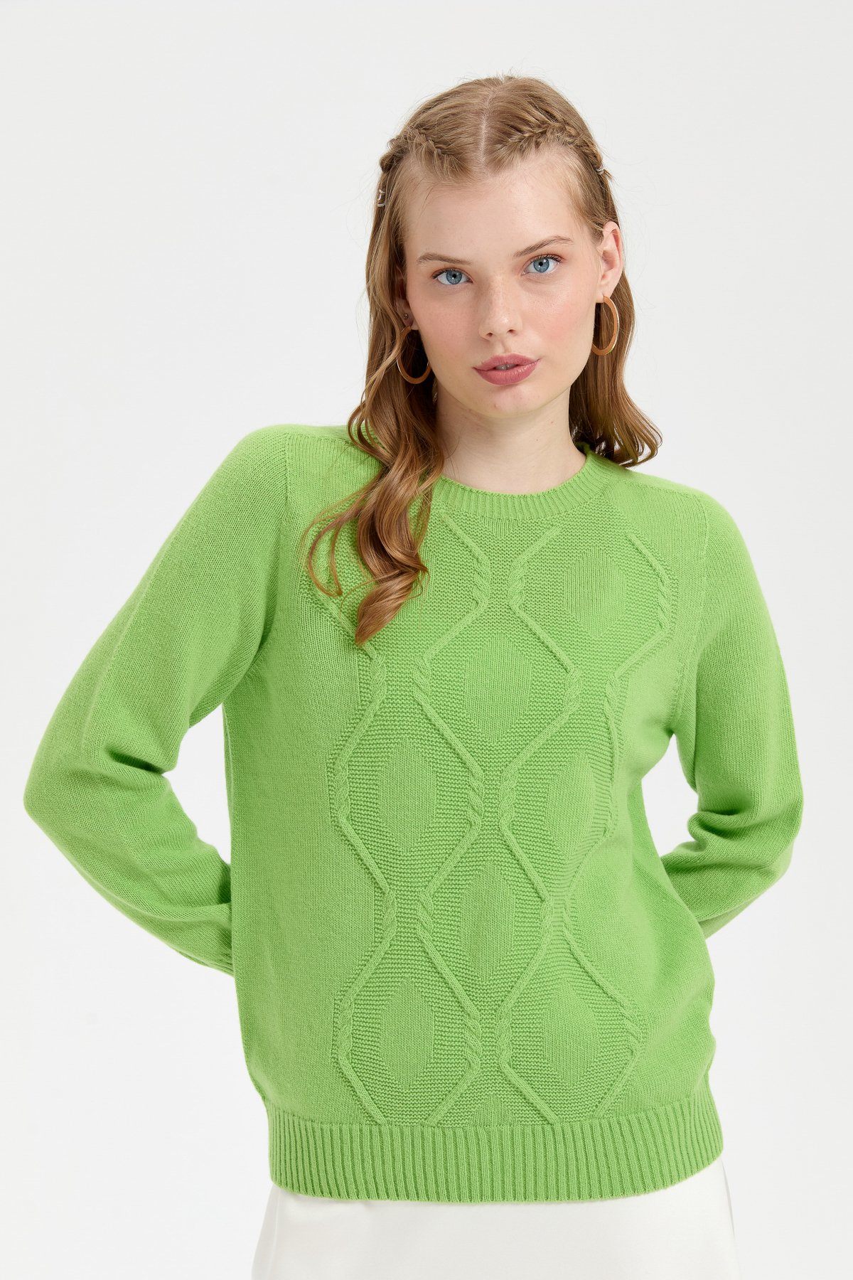 24217Kadın Sıfır Yaka Dikişsiz Önü Baklavalı Yün Kazak A.E.Yeşili