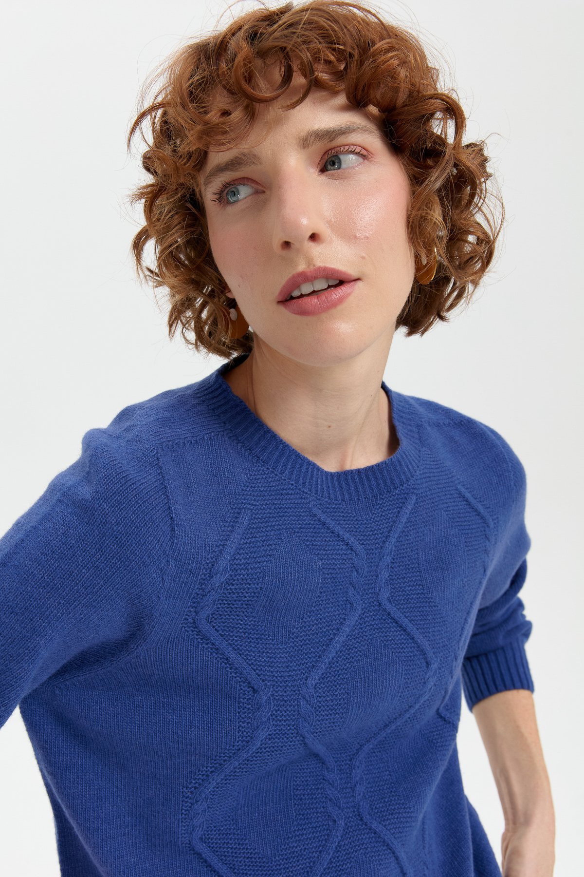 24217Kadın Sıfır Yaka Dikişsiz Önü Baklavalı Yün Kazak Mavi