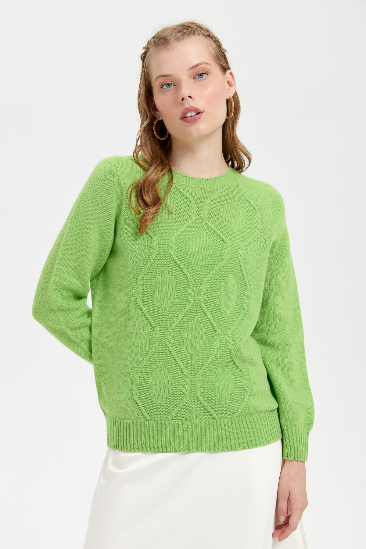 24217Kadın Sıfır Yaka Dikişsiz Önü Baklavalı Yün Kazak A.E.Yeşili