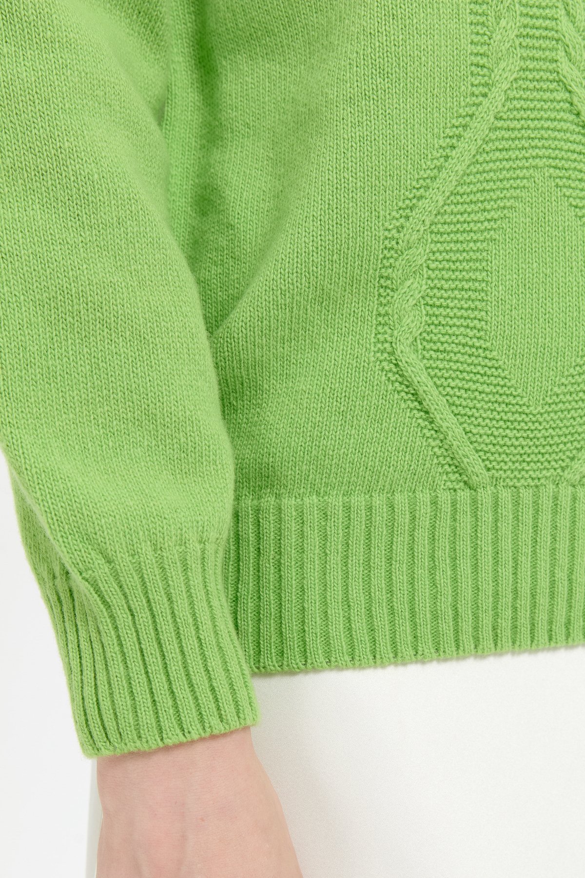 24217Kadın Sıfır Yaka Dikişsiz Önü Baklavalı Yün Kazak A.E.Yeşili