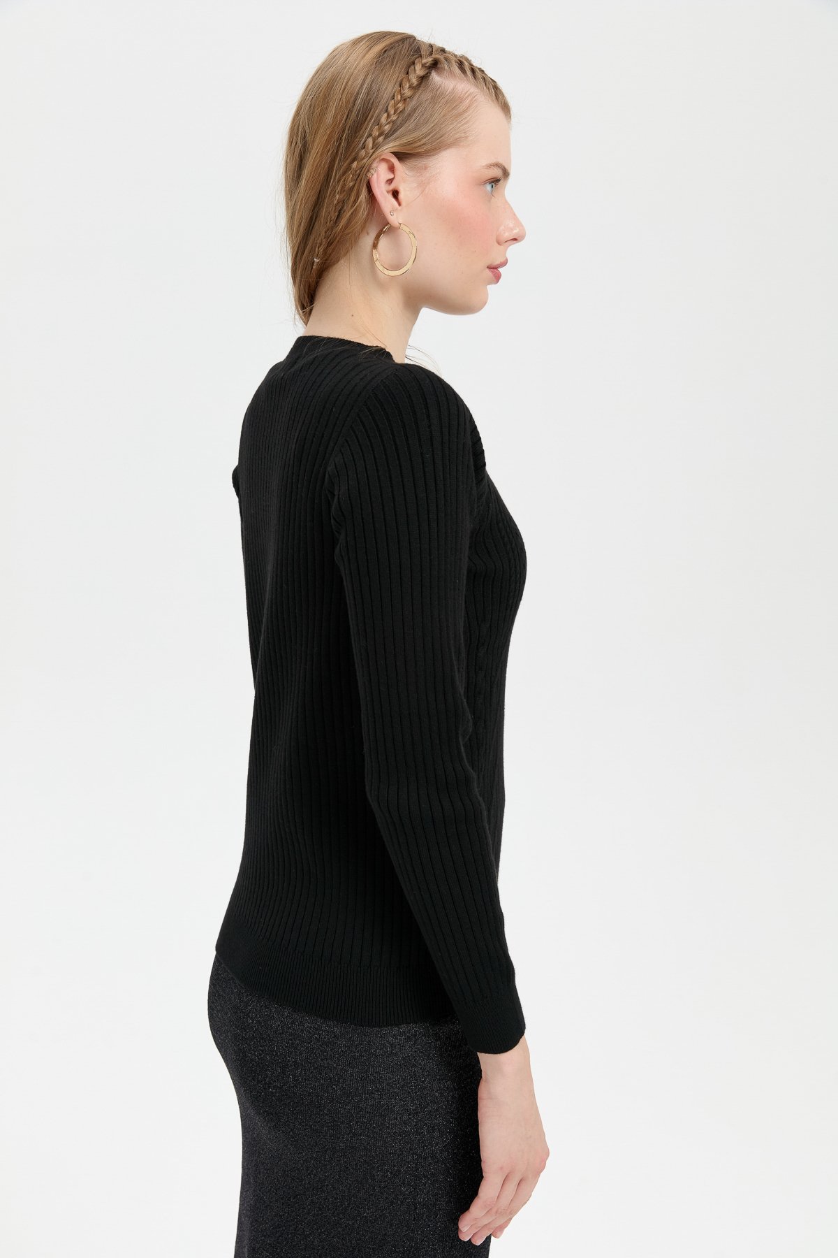 24183Kadın Sıfır Yaka Dikişsiz Önü Desenli Kazak Siyah