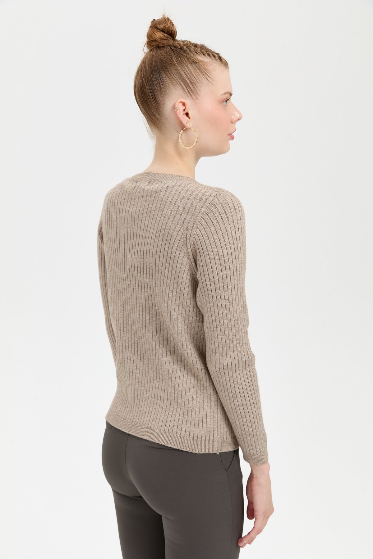 24183Kadın Sıfır Yaka Dikişsiz Önü Desenli Kazak Vizon