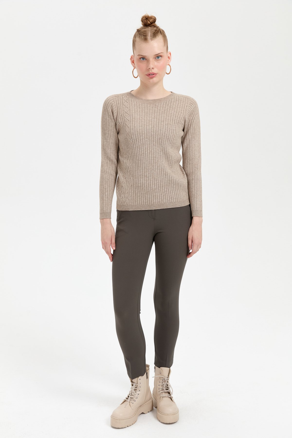 24183Kadın Sıfır Yaka Dikişsiz Önü Desenli Kazak Vizon