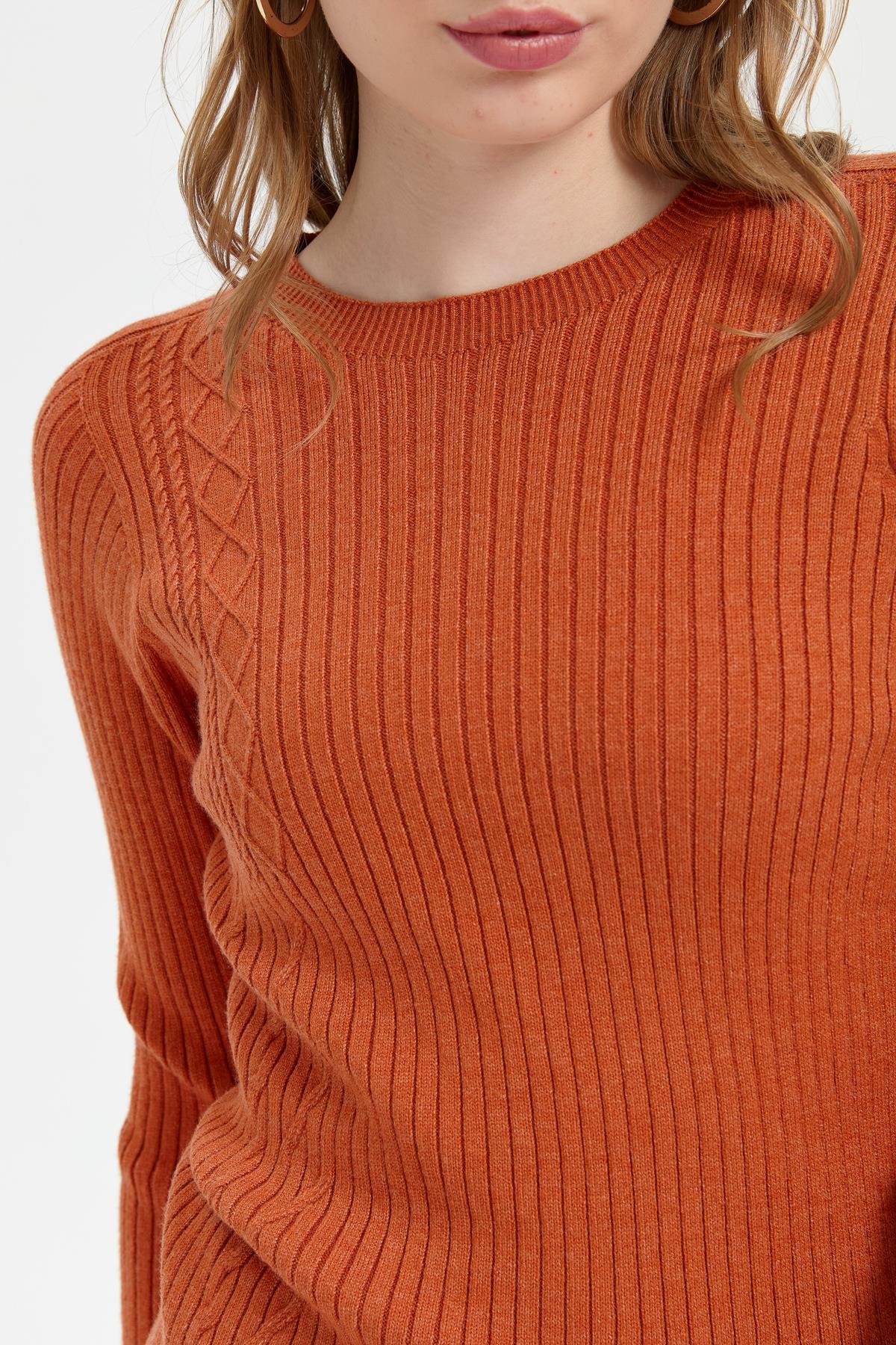 24183Kadın Sıfır Yaka Dikişsiz Önü Desenli Kazak Turuncu