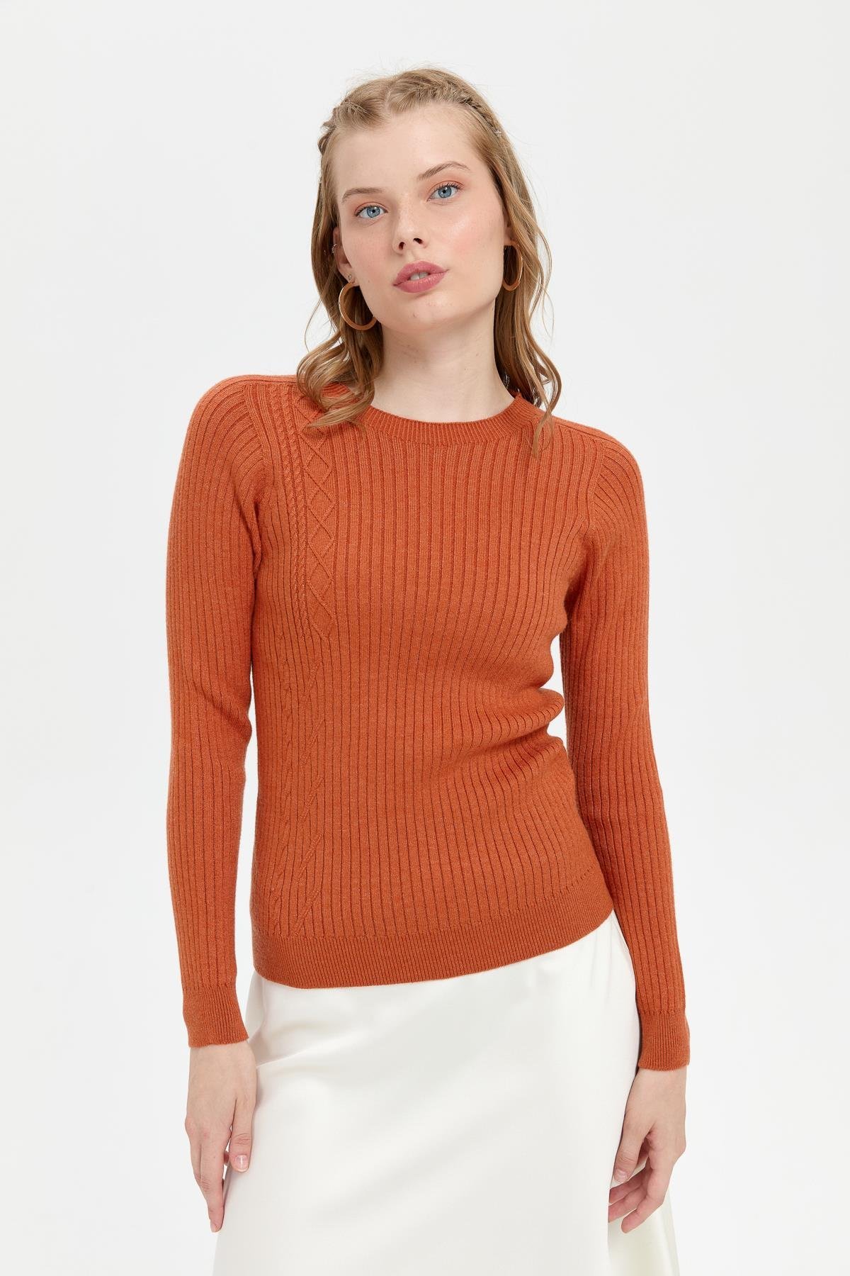 24183Kadın Sıfır Yaka Dikişsiz Önü Desenli Kazak Turuncu